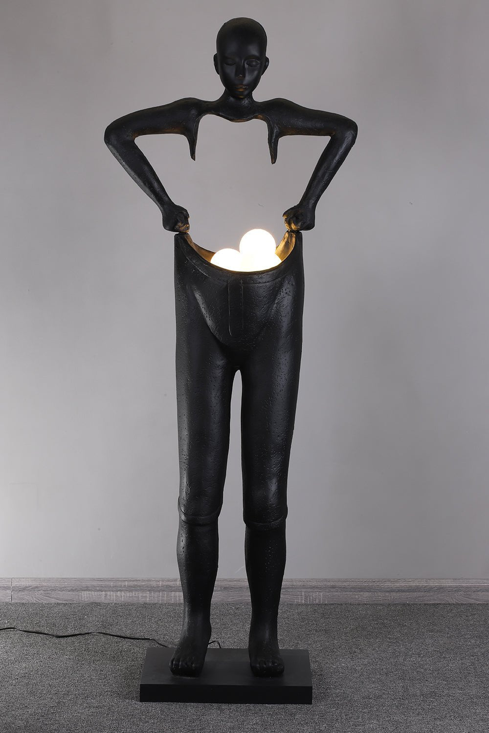 Vamiryra Sculptural Black Floor Lamp - Blowlighting