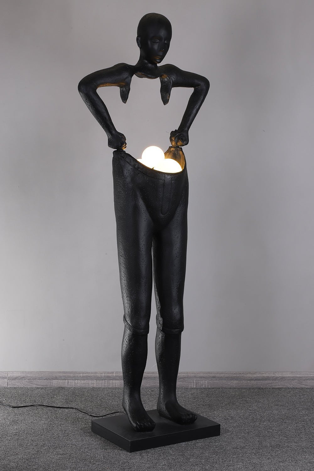 Vamiryra Sculptural Black Floor Lamp - Blowlighting