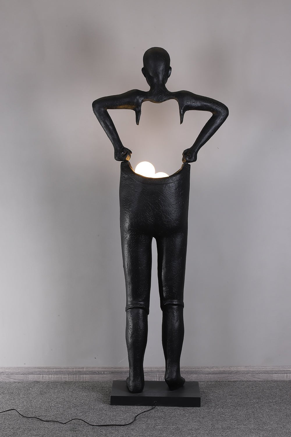 Vamiryra Sculptural Black Floor Lamp - Blowlighting