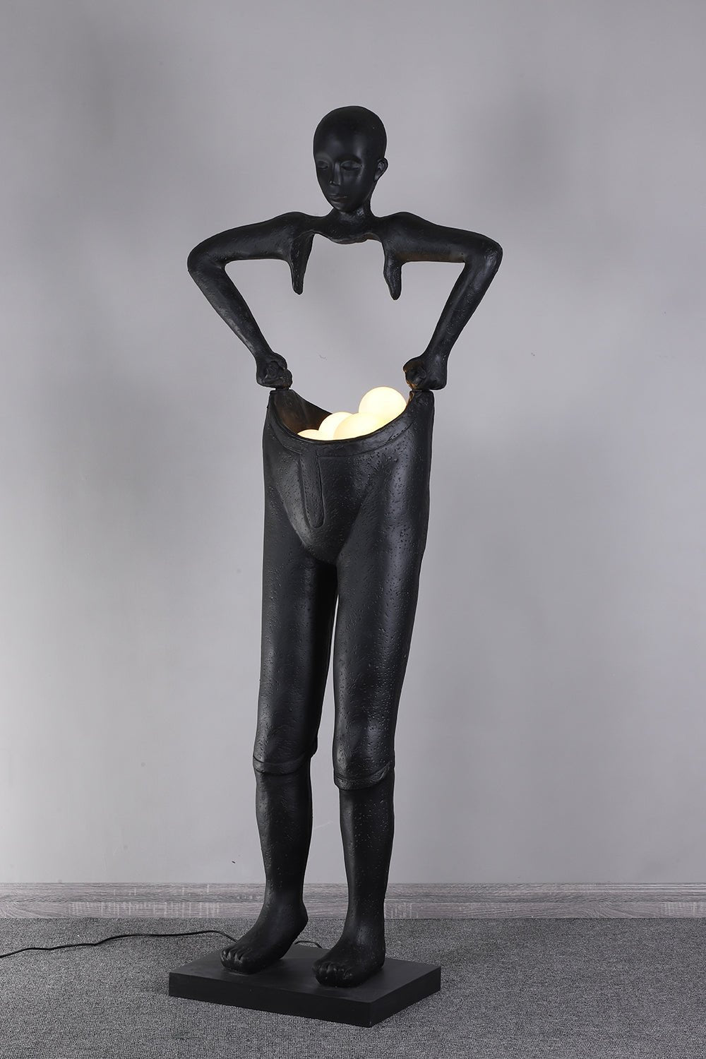 Vamiryra Sculptural Black Floor Lamp - Blowlighting