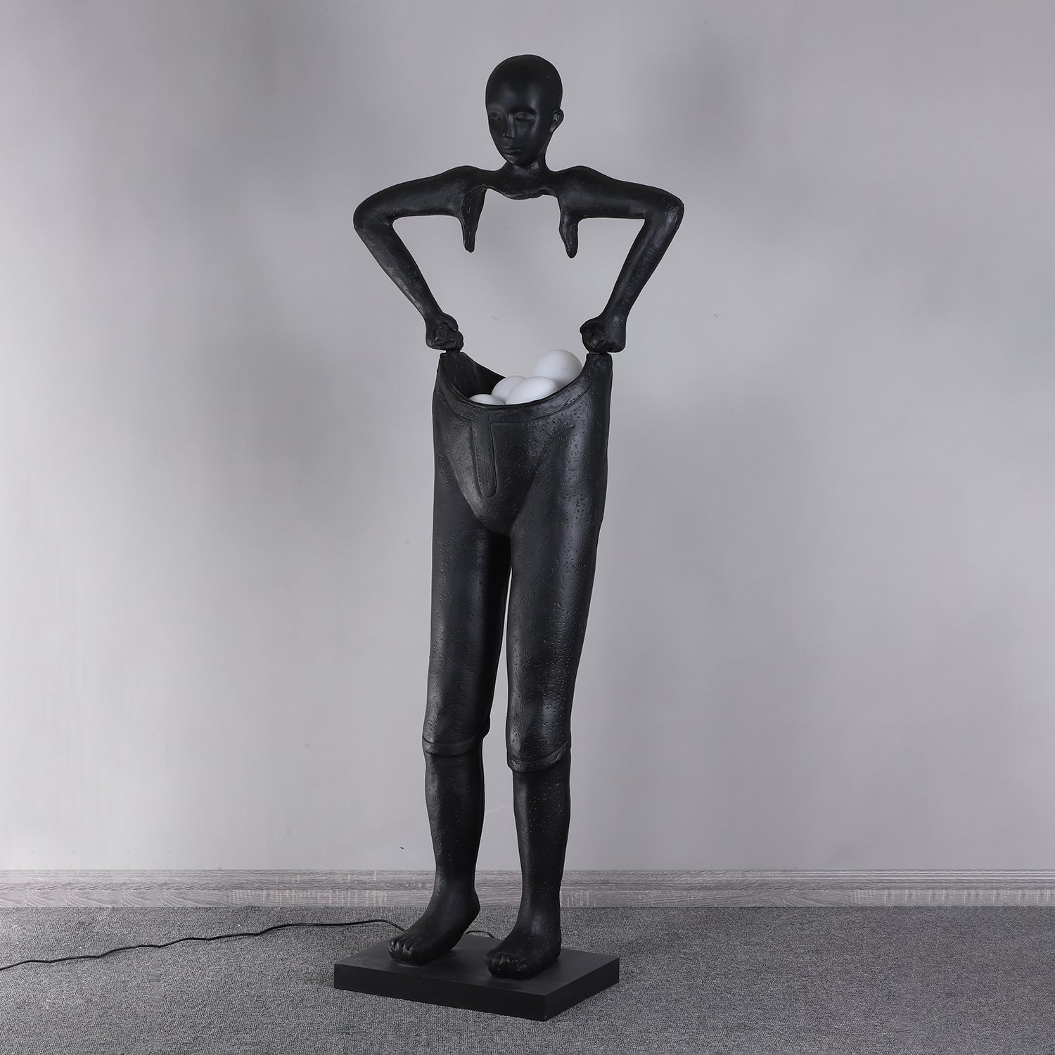 Vamiryra Sculptural Black Floor Lamp - Blowlighting