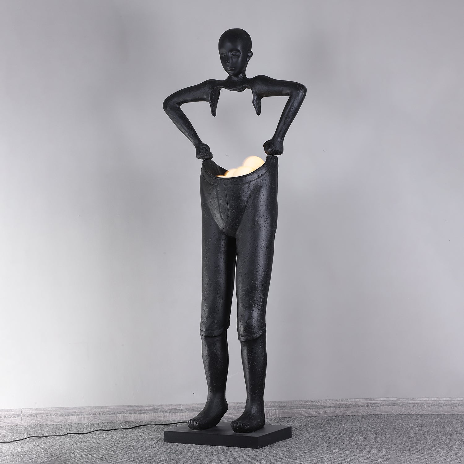 Vamiryra Sculptural Black Floor Lamp - Blowlighting