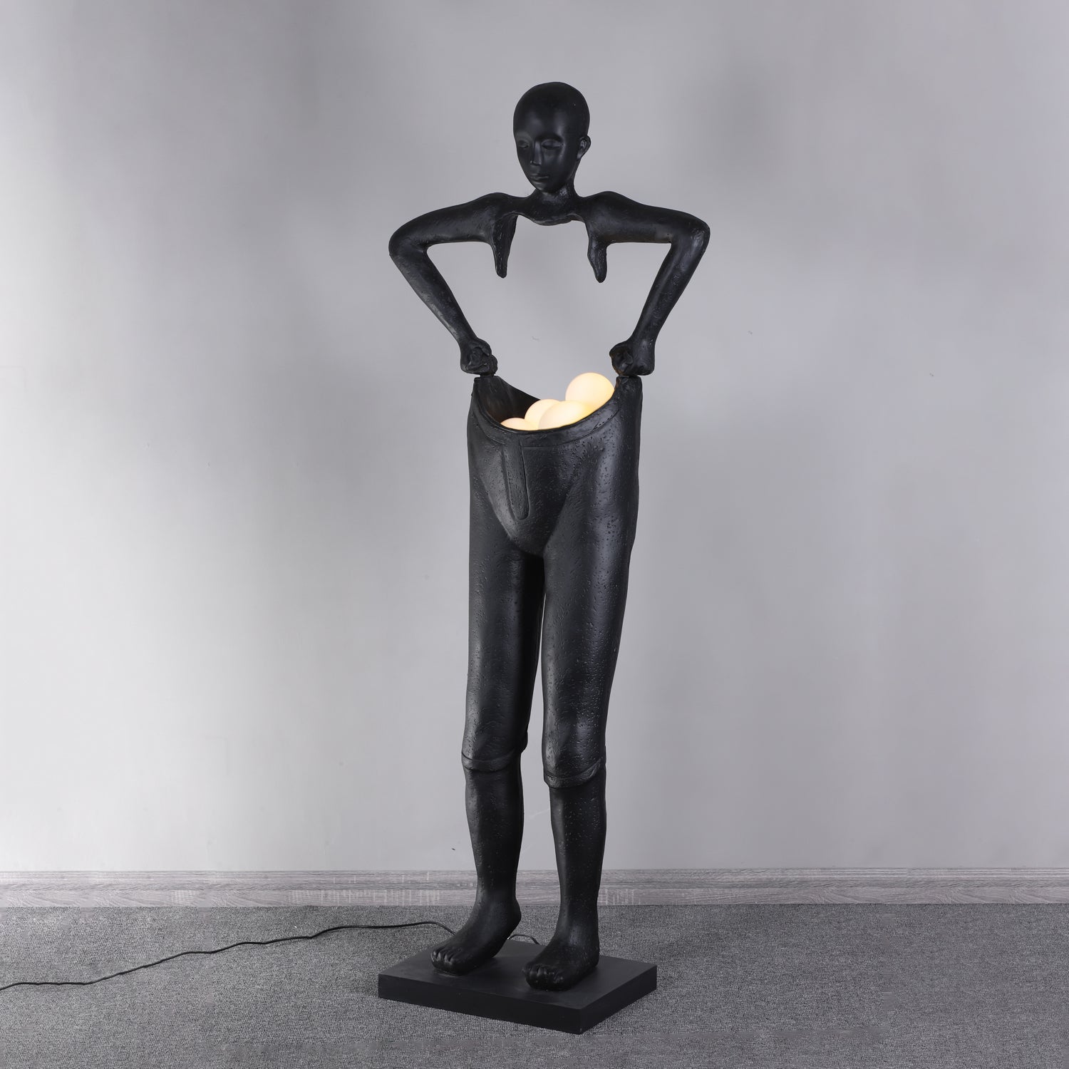 Vamiryra Sculptural Black Floor Lamp - Blowlighting