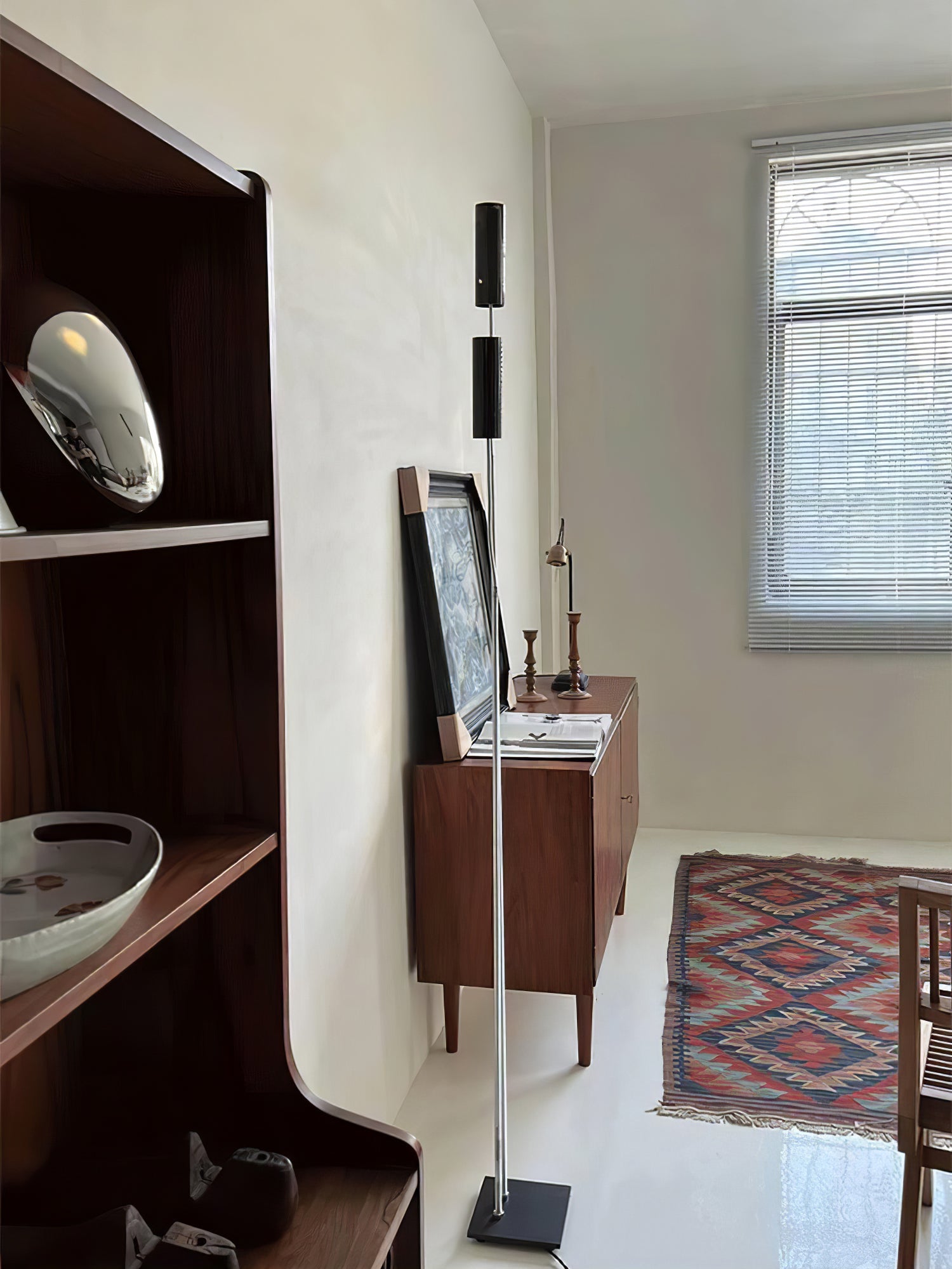 Telum Minimalist Black Floor Lamp - Blowlighting