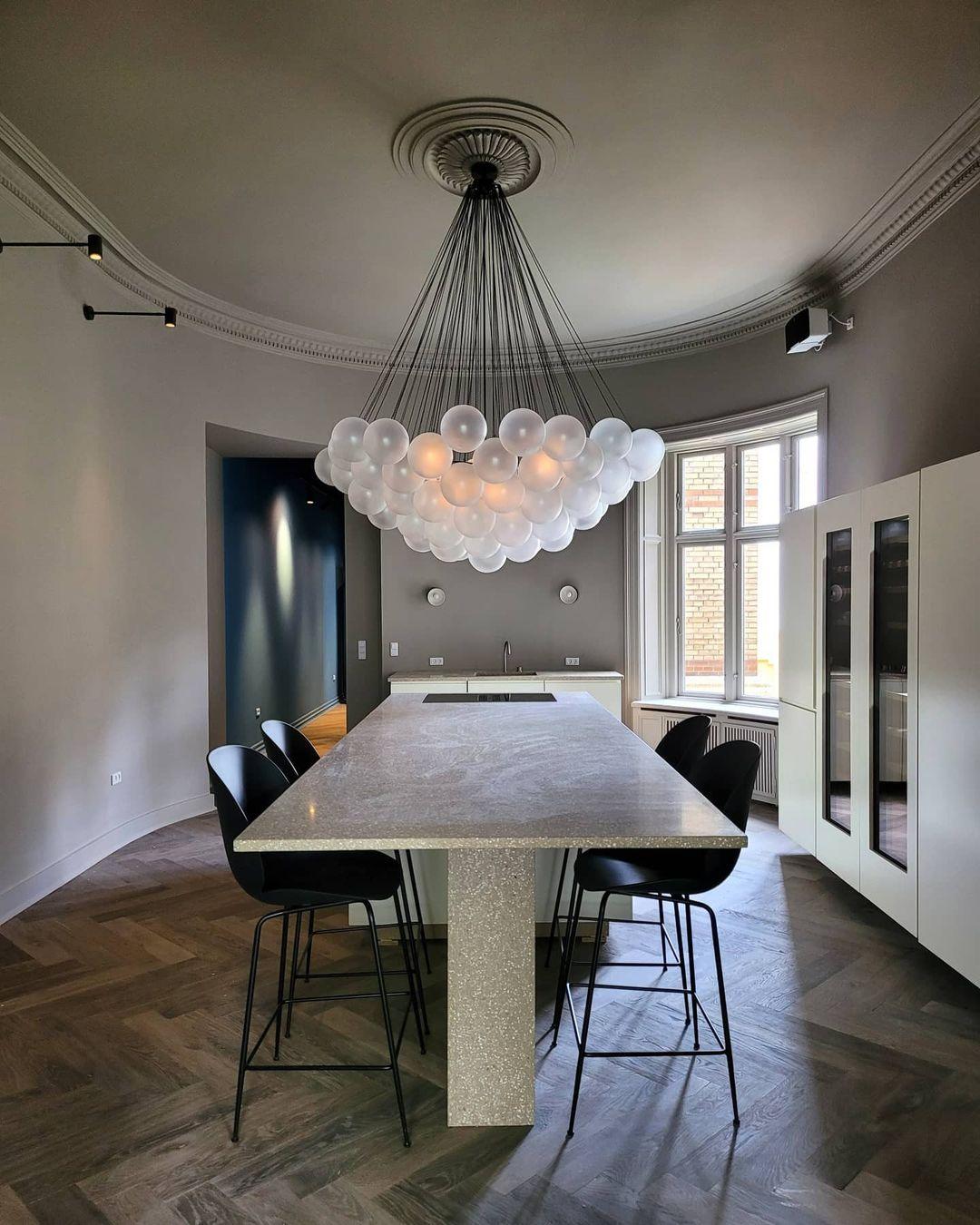 Bubble Chandelier - Blowlighting