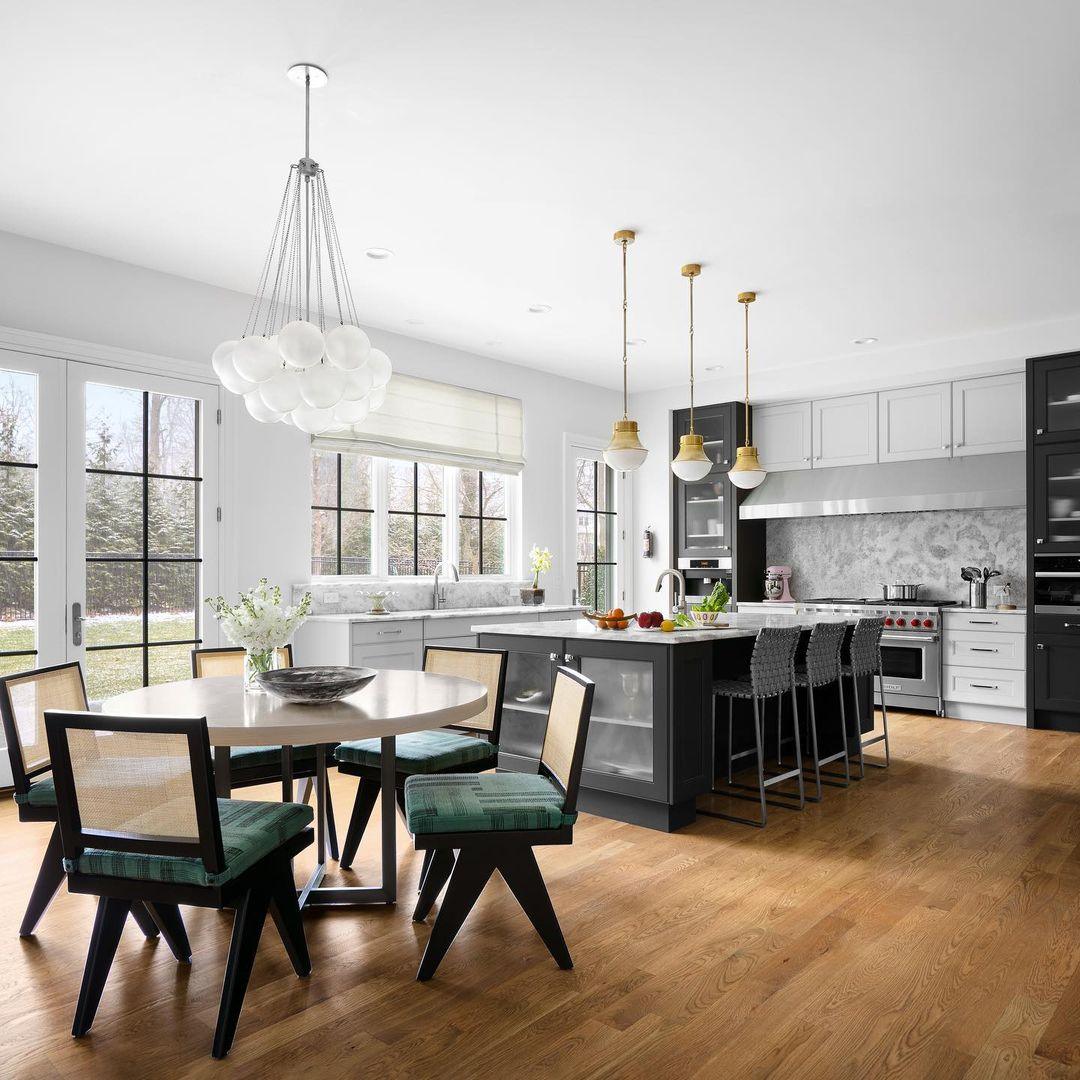 Bubble Chandelier - Blowlighting