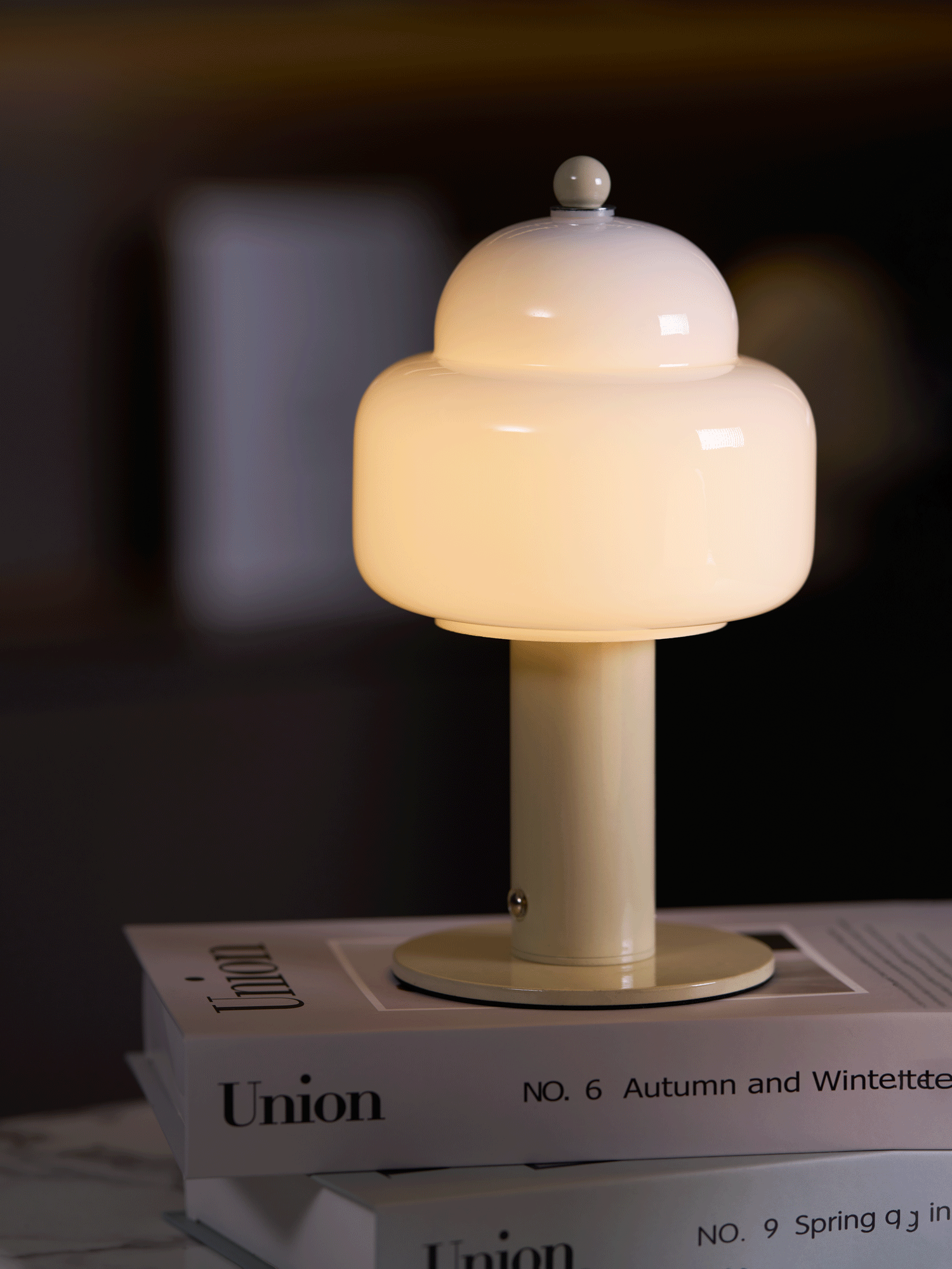 Cloud Dome Table Lamp - Blowlighting