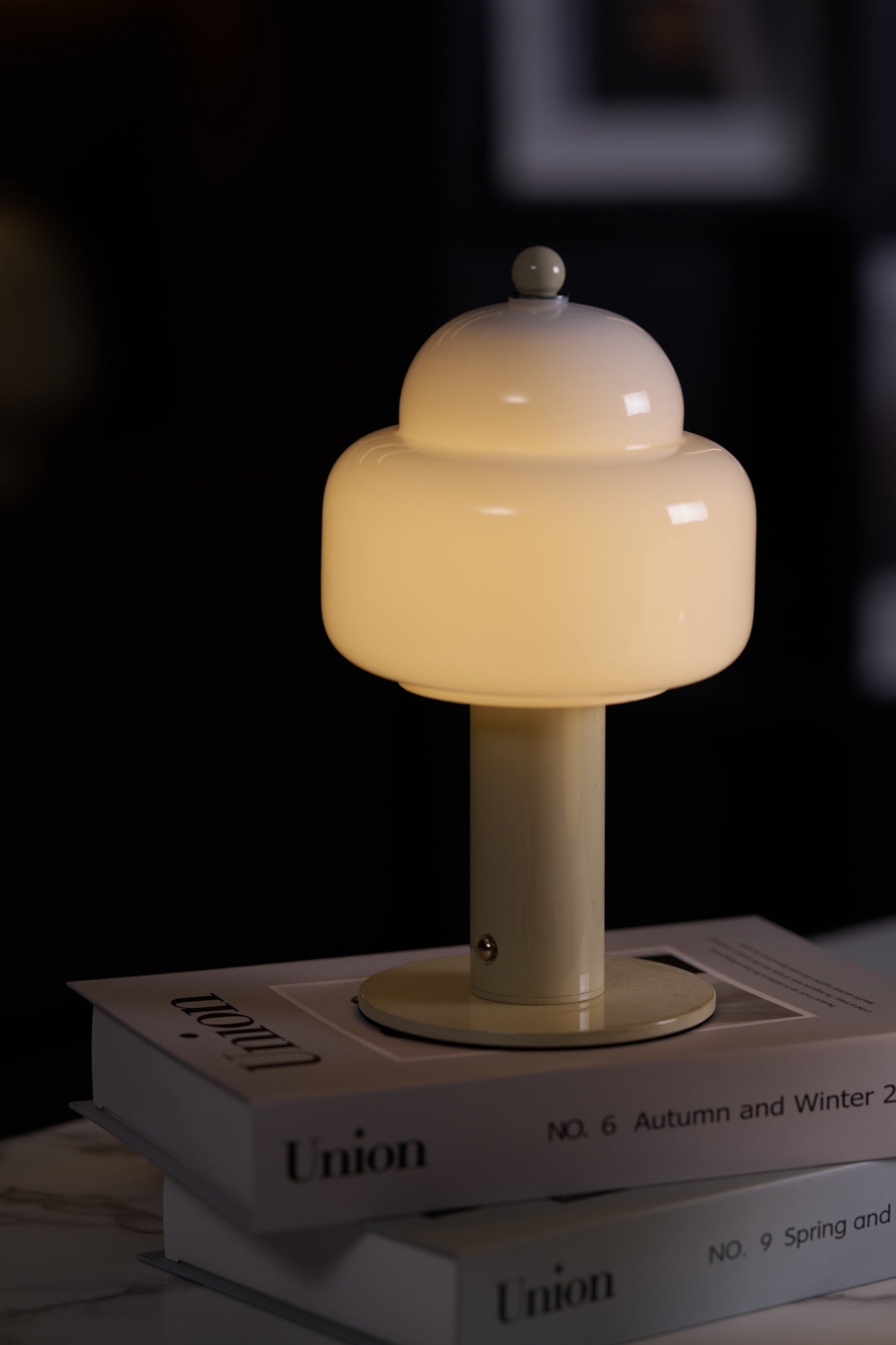 Cloud Dome Table Lamp - Blowlighting