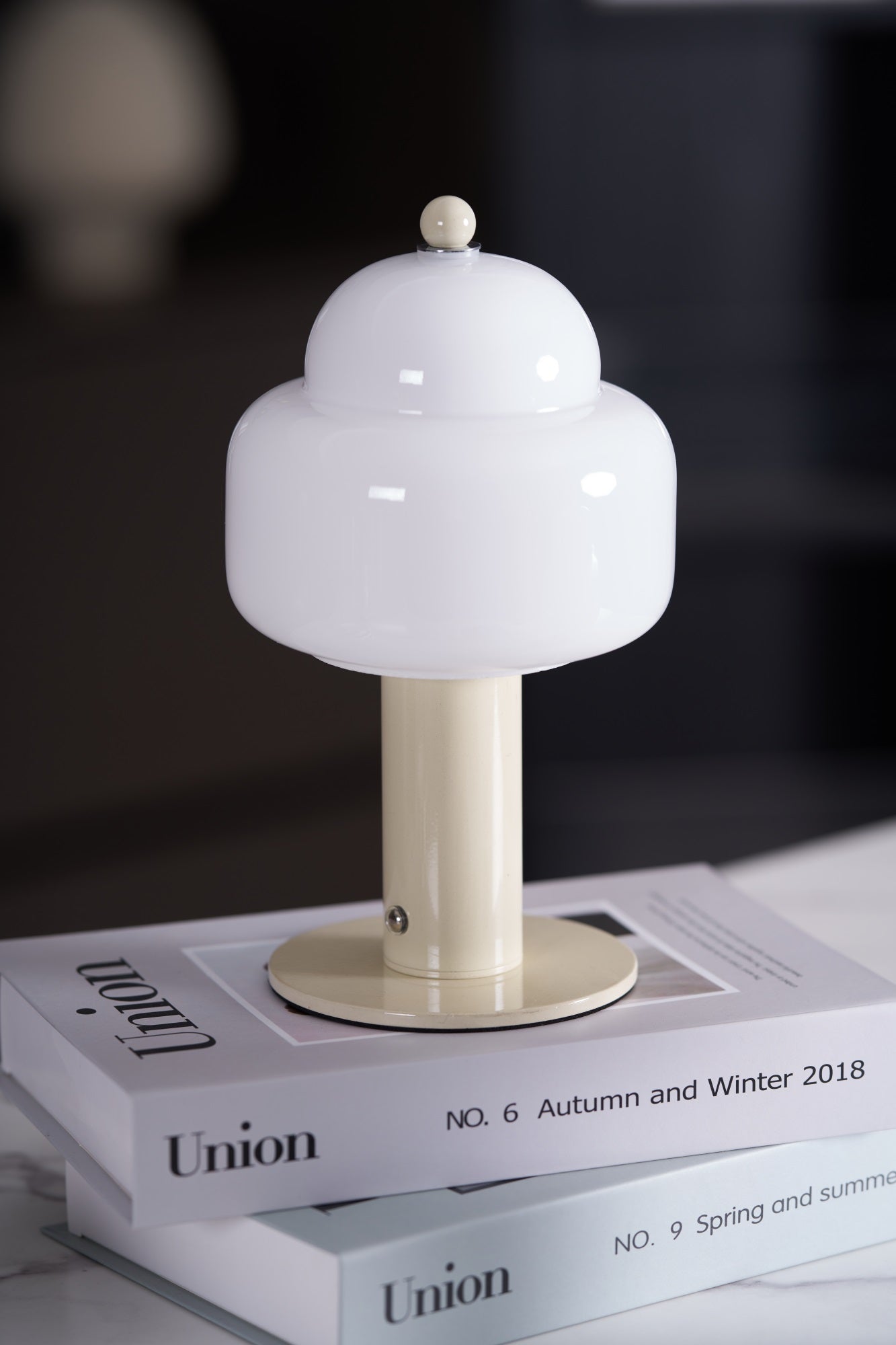 Cloud Dome Table Lamp - Blowlighting