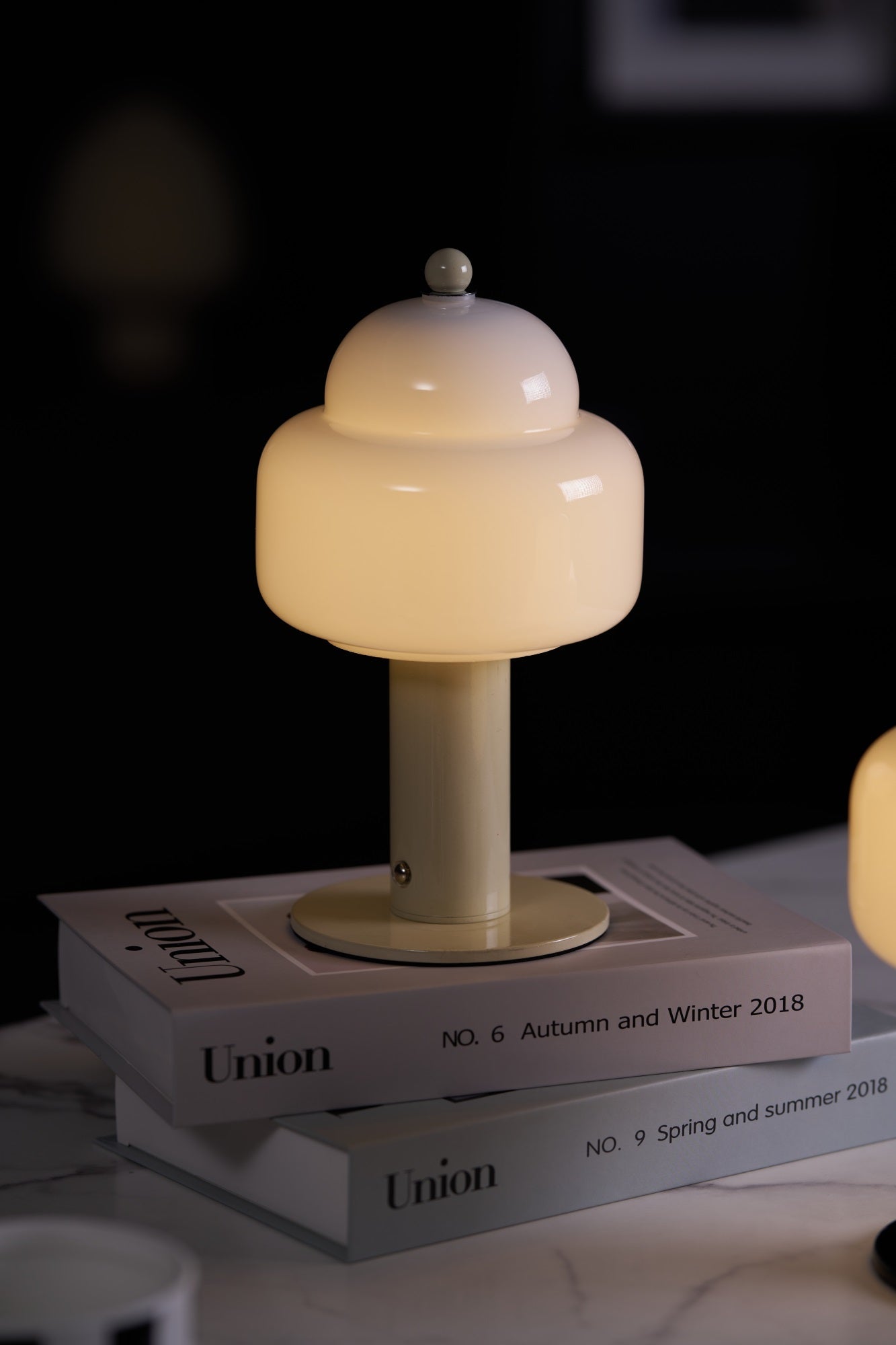 Cloud Dome Table Lamp - Blowlighting