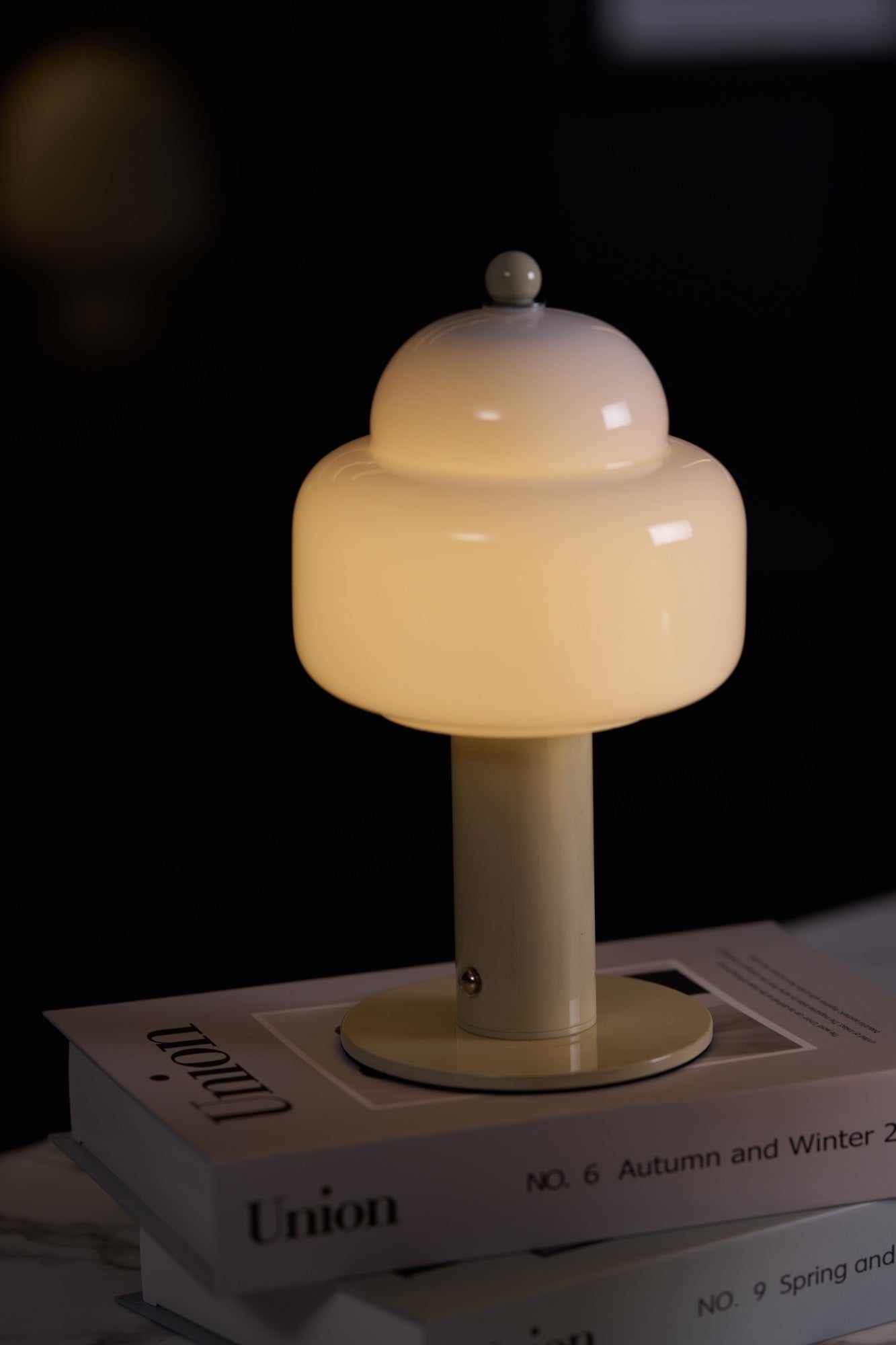 Cloud Dome Table Lamp - Blowlighting