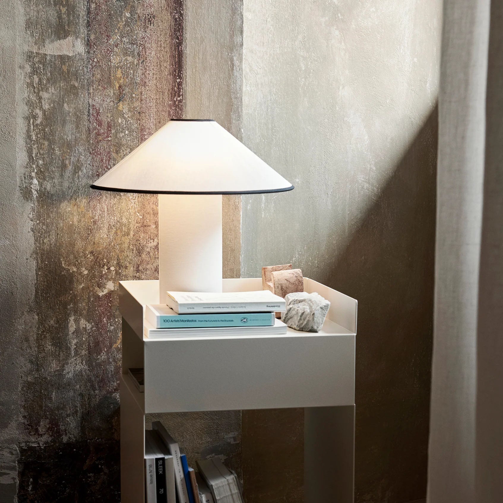 Decora Muse Table Lamp - Blowlighting
