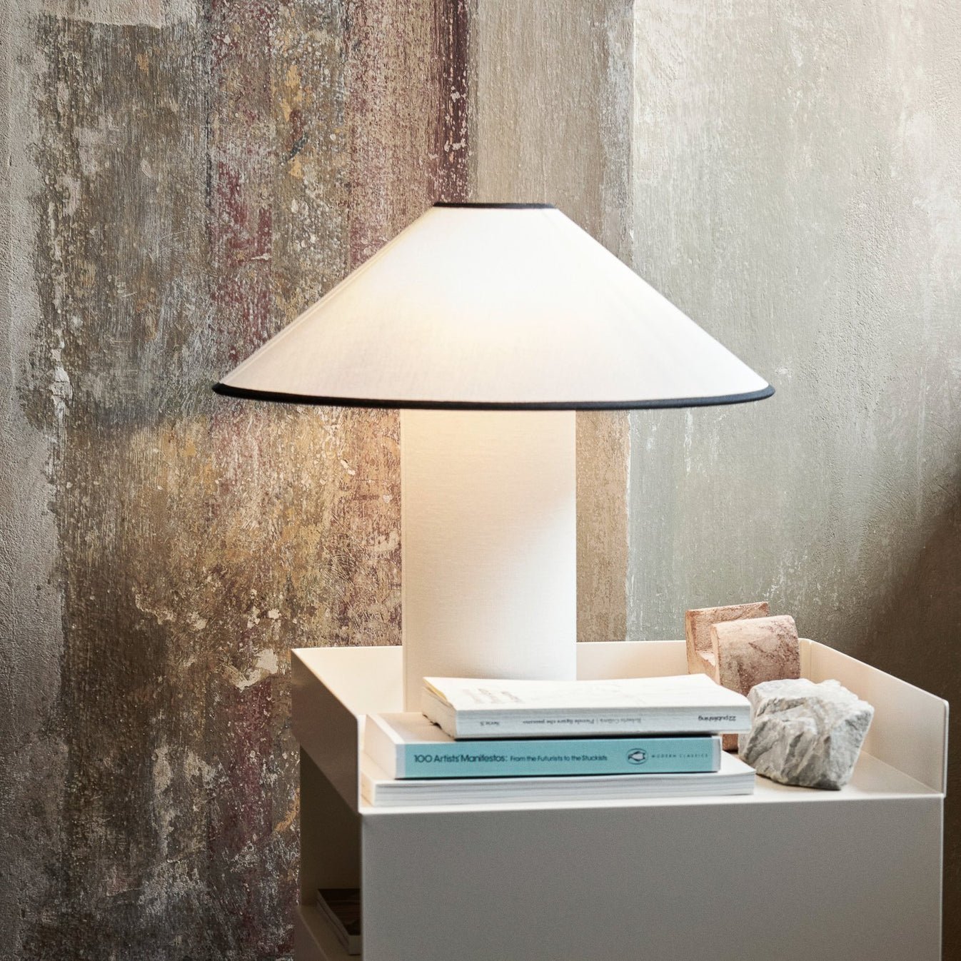 Decora Muse Table Lamp - Blowlighting