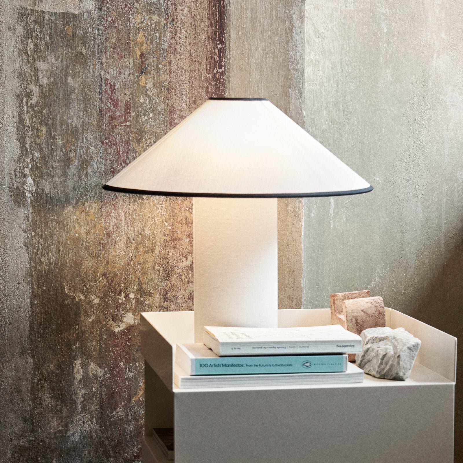 Decora Muse Table Lamp - Blowlighting