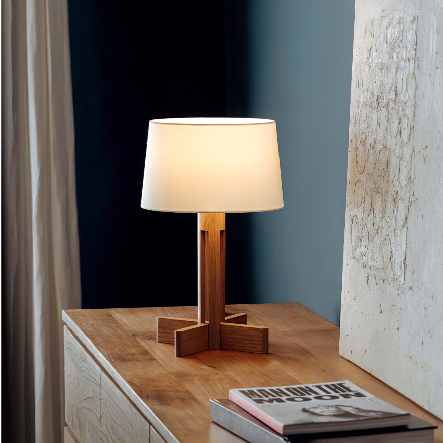 Compact Charm Table Lamp - Blowlighting