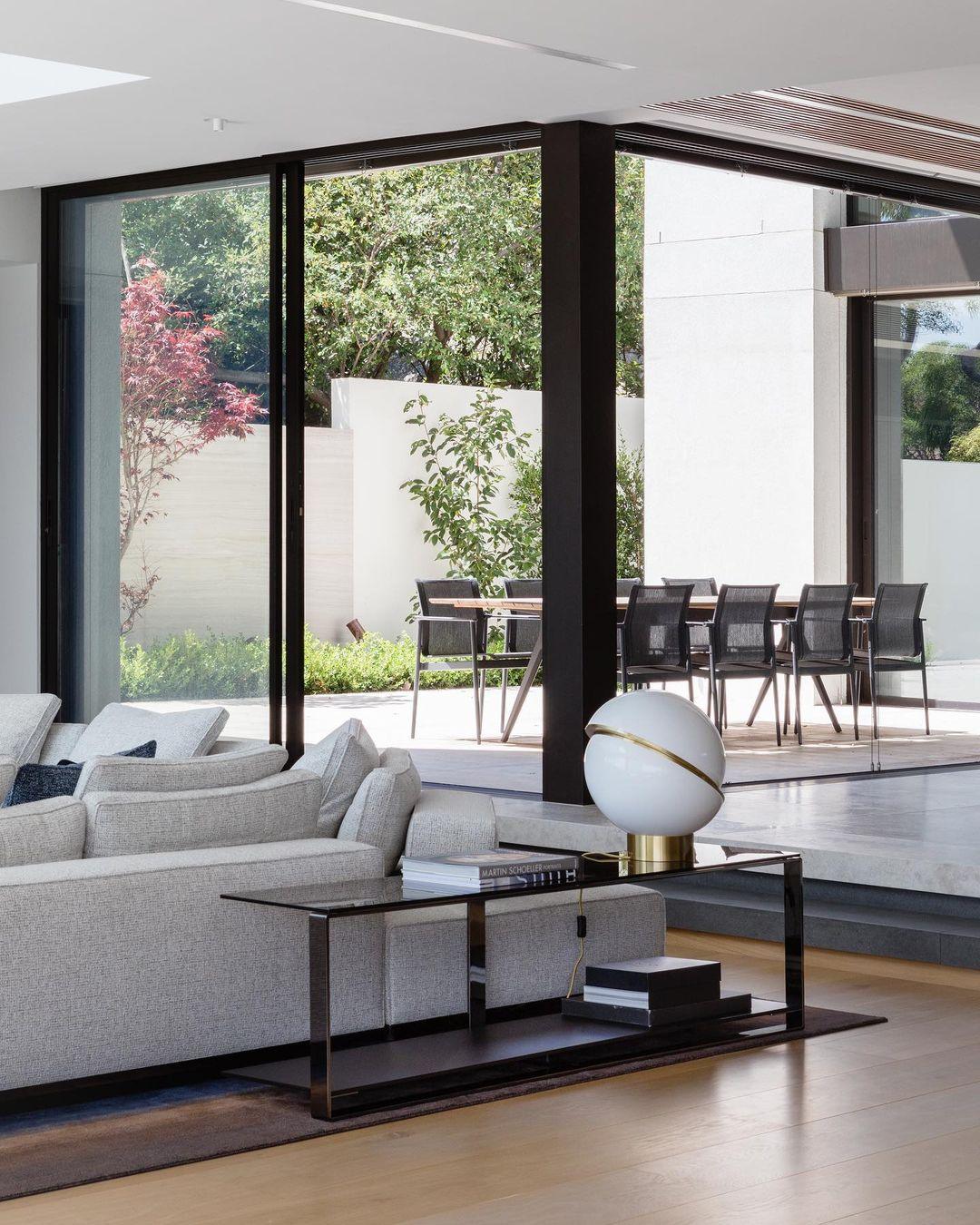 Crescent Table Lamp - Blowlighting