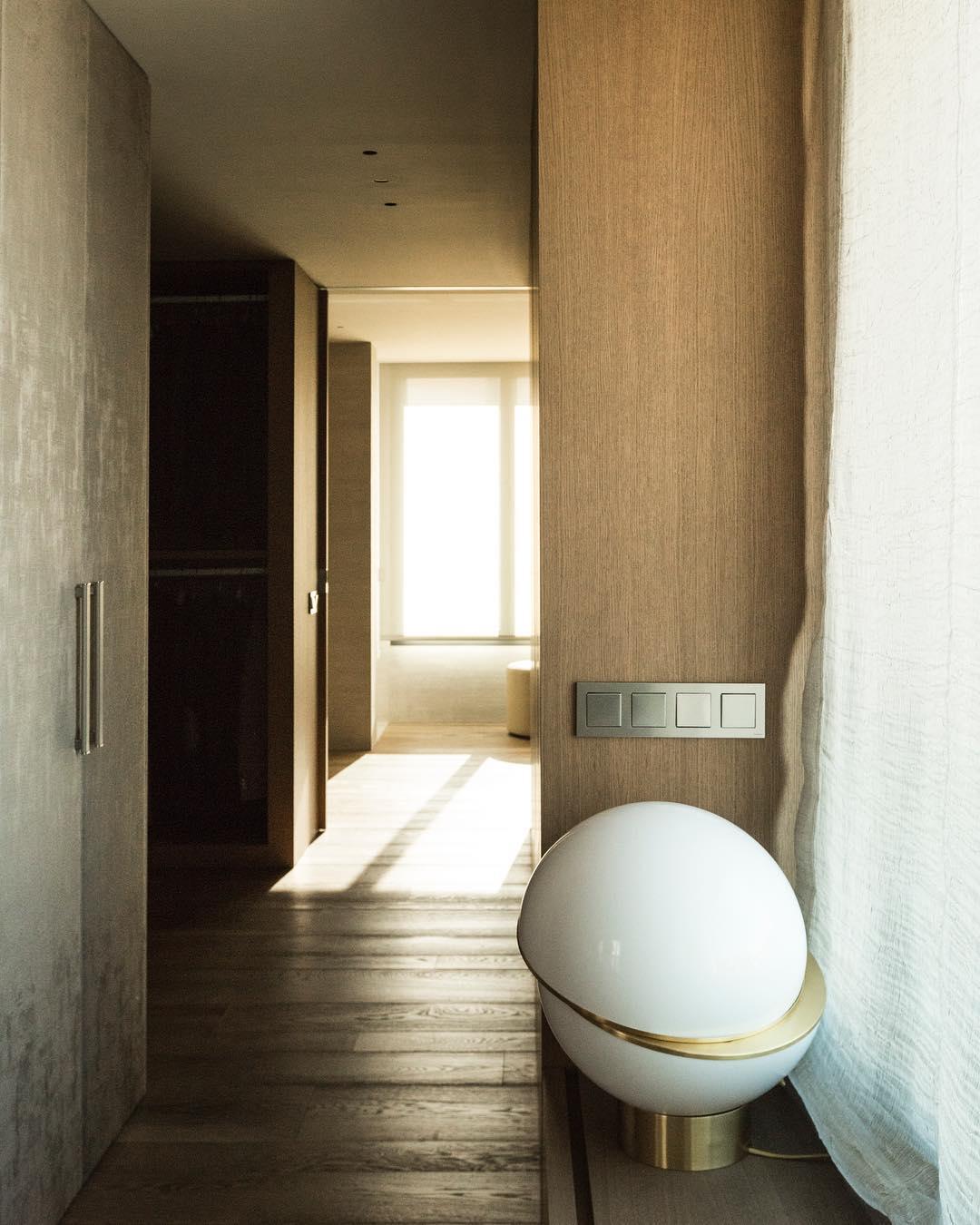 Crescent Table Lamp - Blowlighting