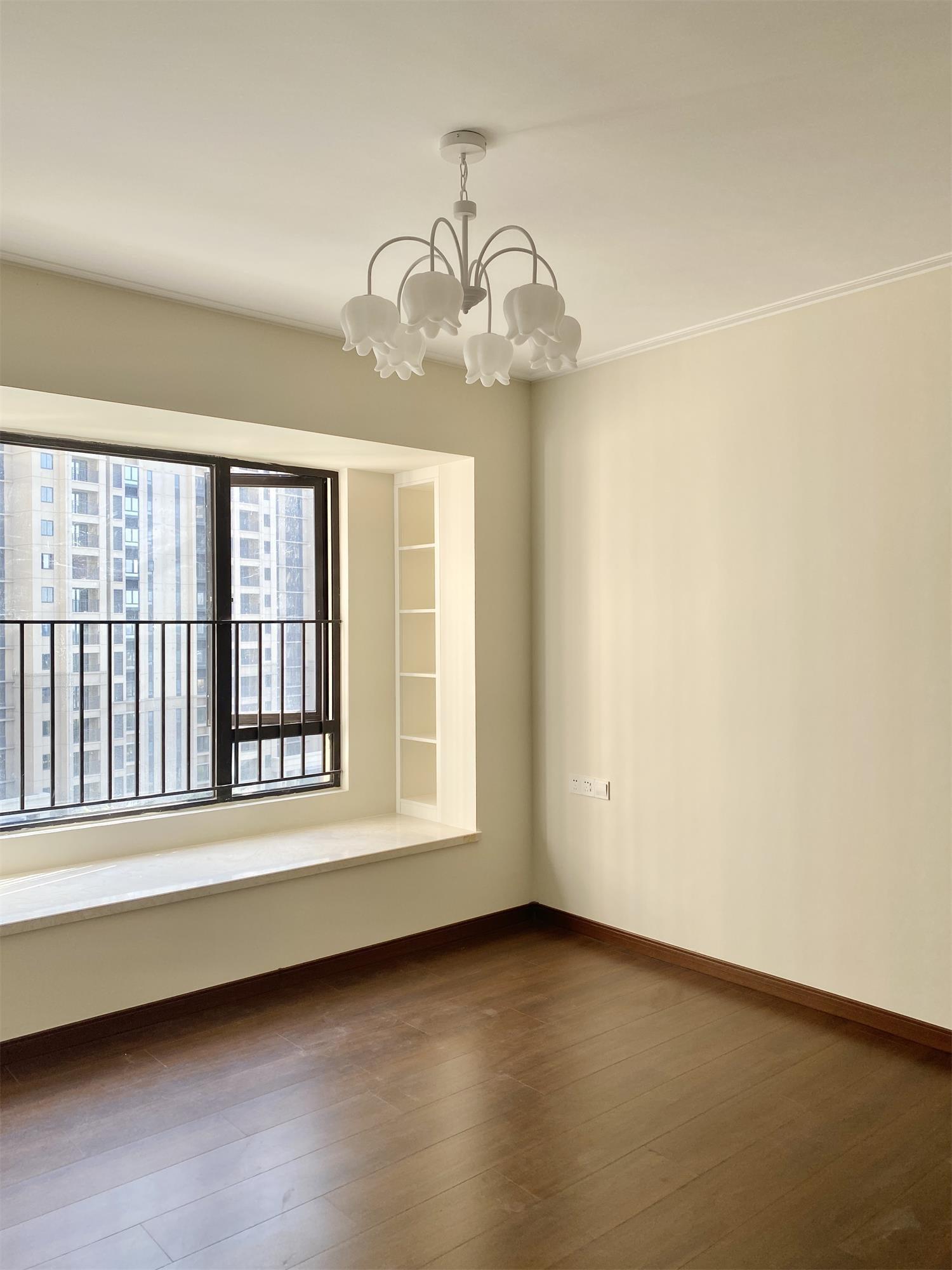 Curved Arm Bell Chandelier - Blowlighting