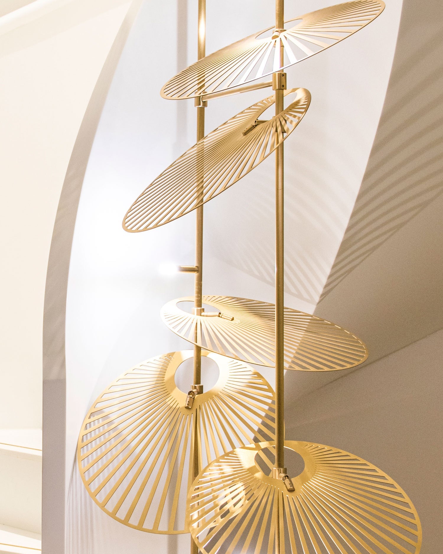 Odoraris Luxury Leaf Chandelier - Blowlighting