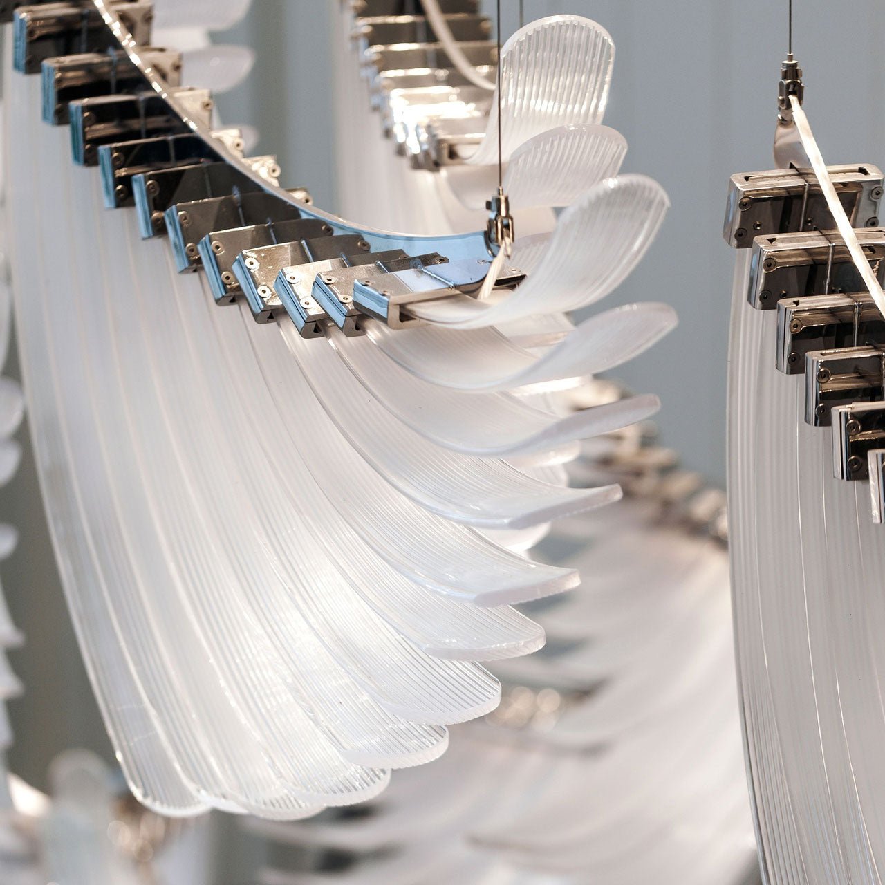 Eurrinia Glass Wing Cluster Chandelier - Blowlighting