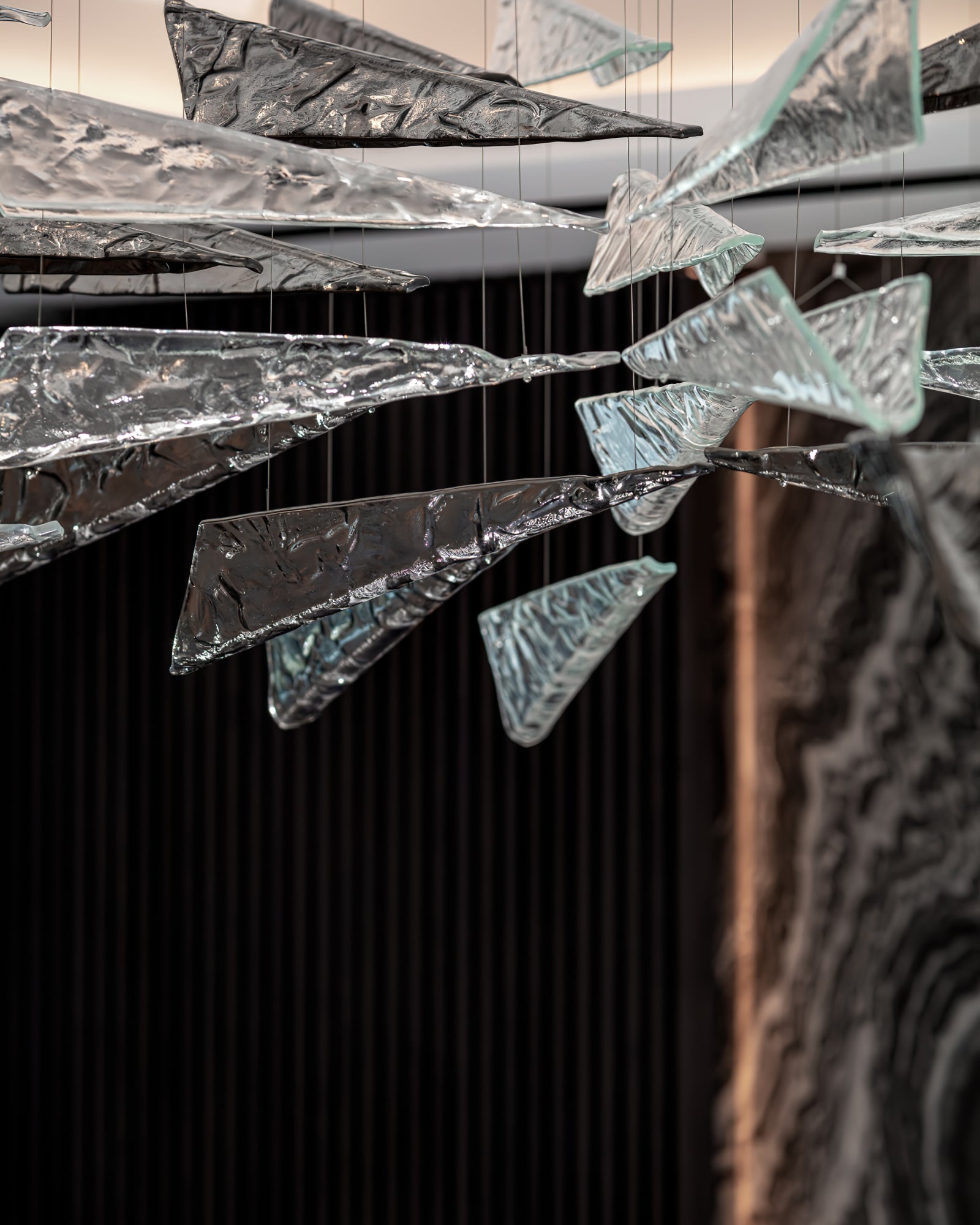 Nyvinia Glass Feather-Shape Chandelier - Blowlighting