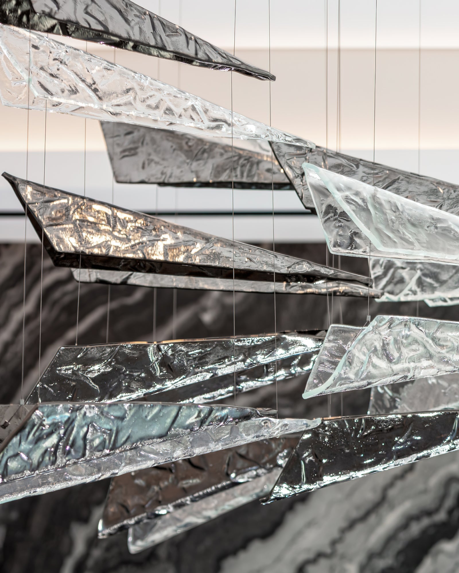 Nyvinia Glass Feather-Shape Chandelier - Blowlighting