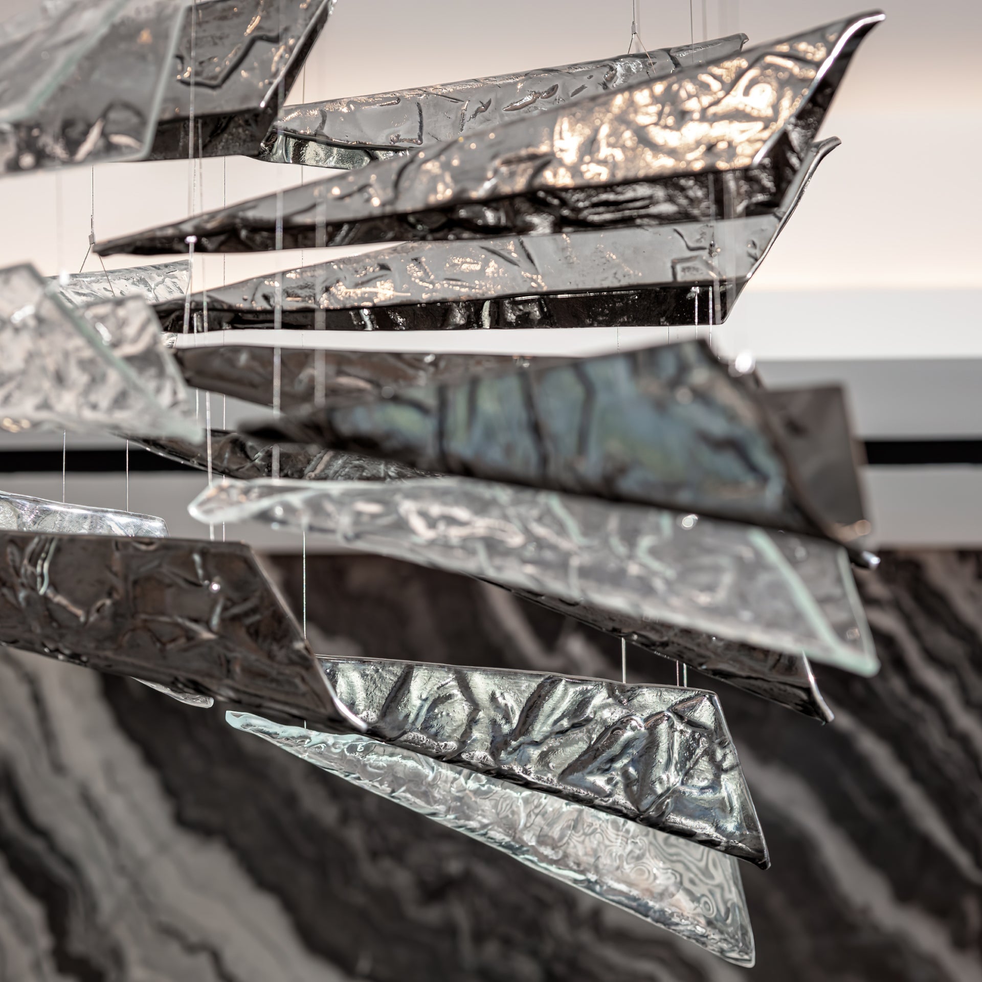 Nyvinia Glass Feather-Shape Chandelier - Blowlighting