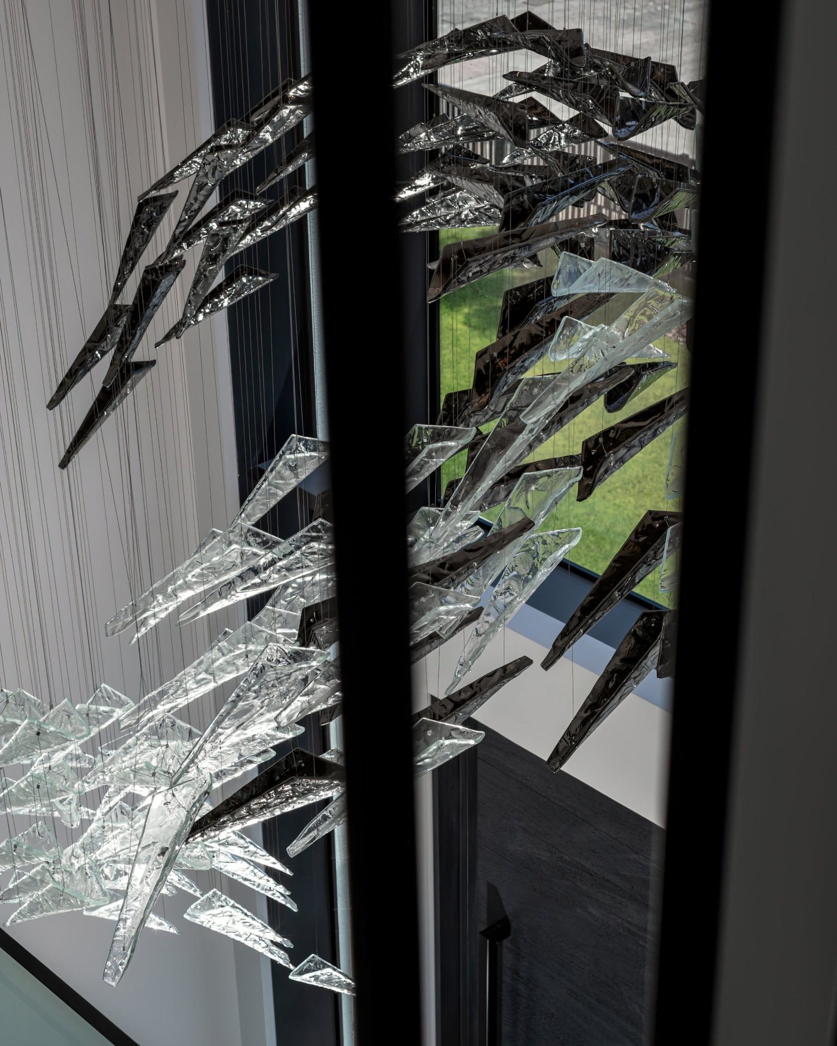 Nyvinia Glass Feather-Shape Chandelier - Blowlighting