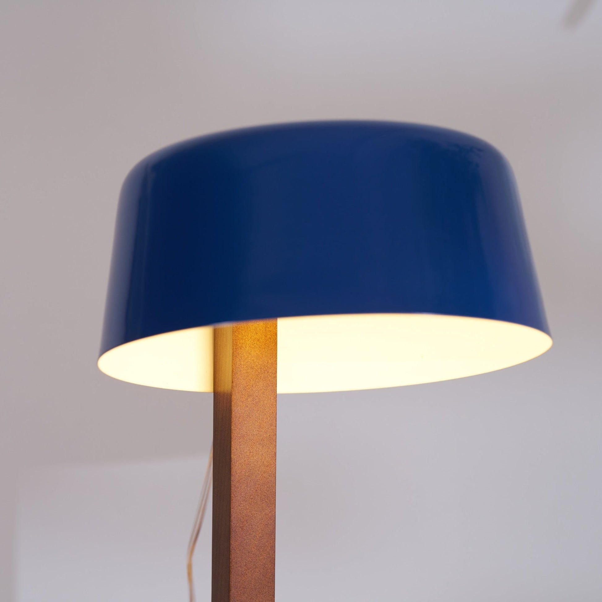 Dario Tilted Table Lamp - Blowlighting