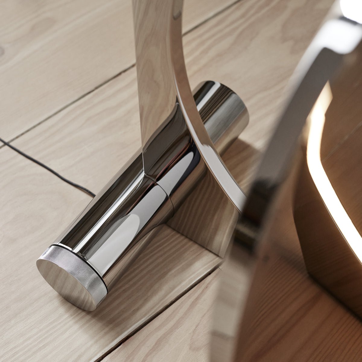 Eclipse Mirror Table Lamp - Blowlighting