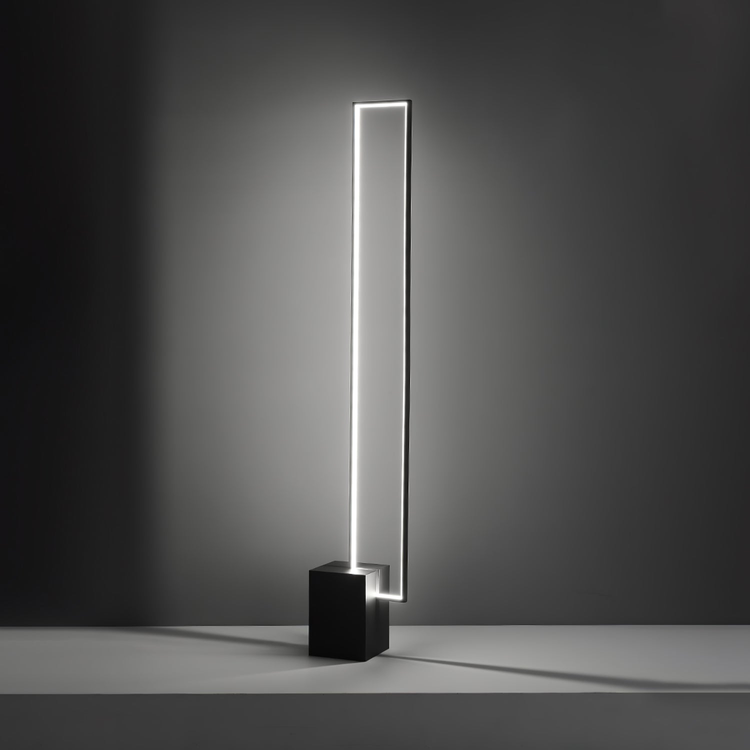 Edge Floor Lamp - Blowlighting
