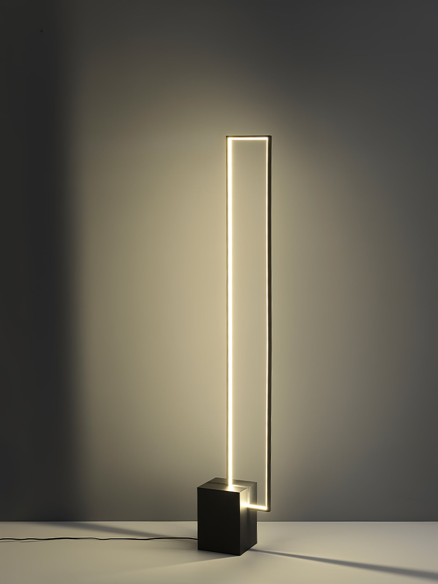 Edge Floor Lamp - Blowlighting