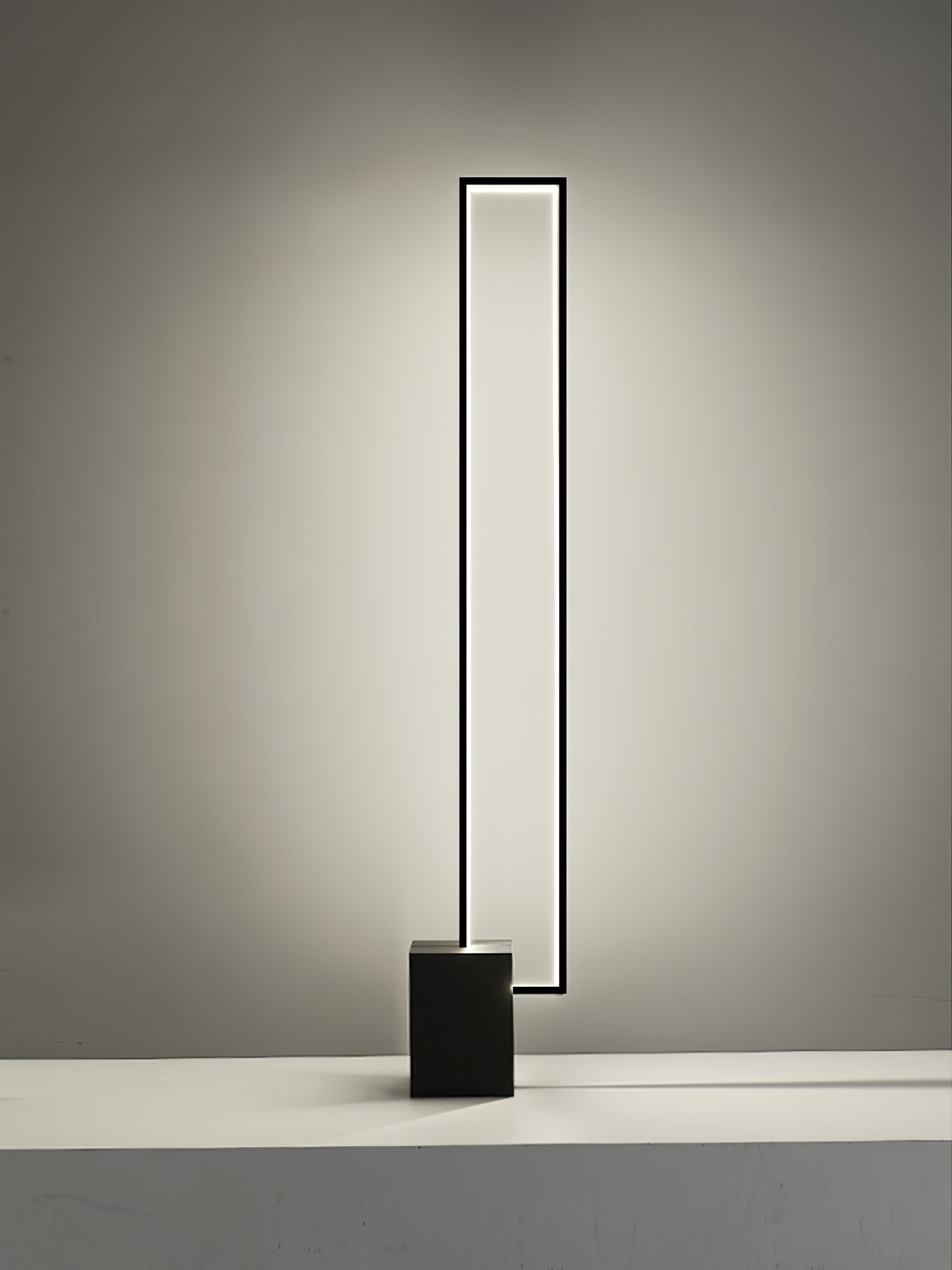 Edge Floor Lamp - Blowlighting