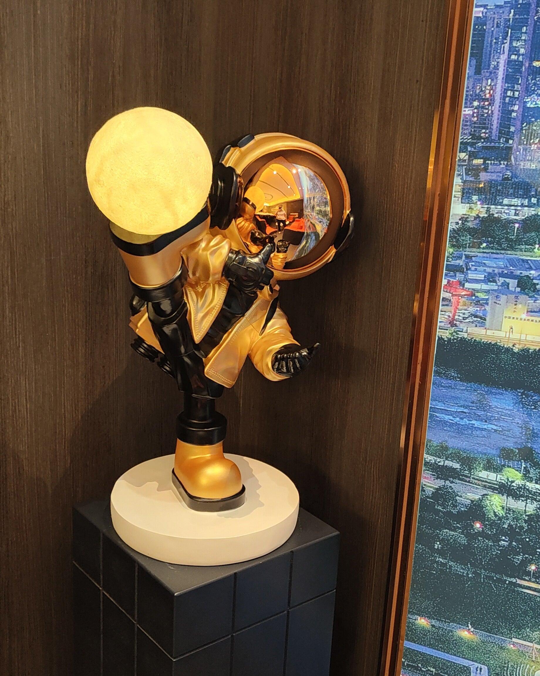 Effort Astronaut Built-in Battery Floor Lamp - Blowlighting