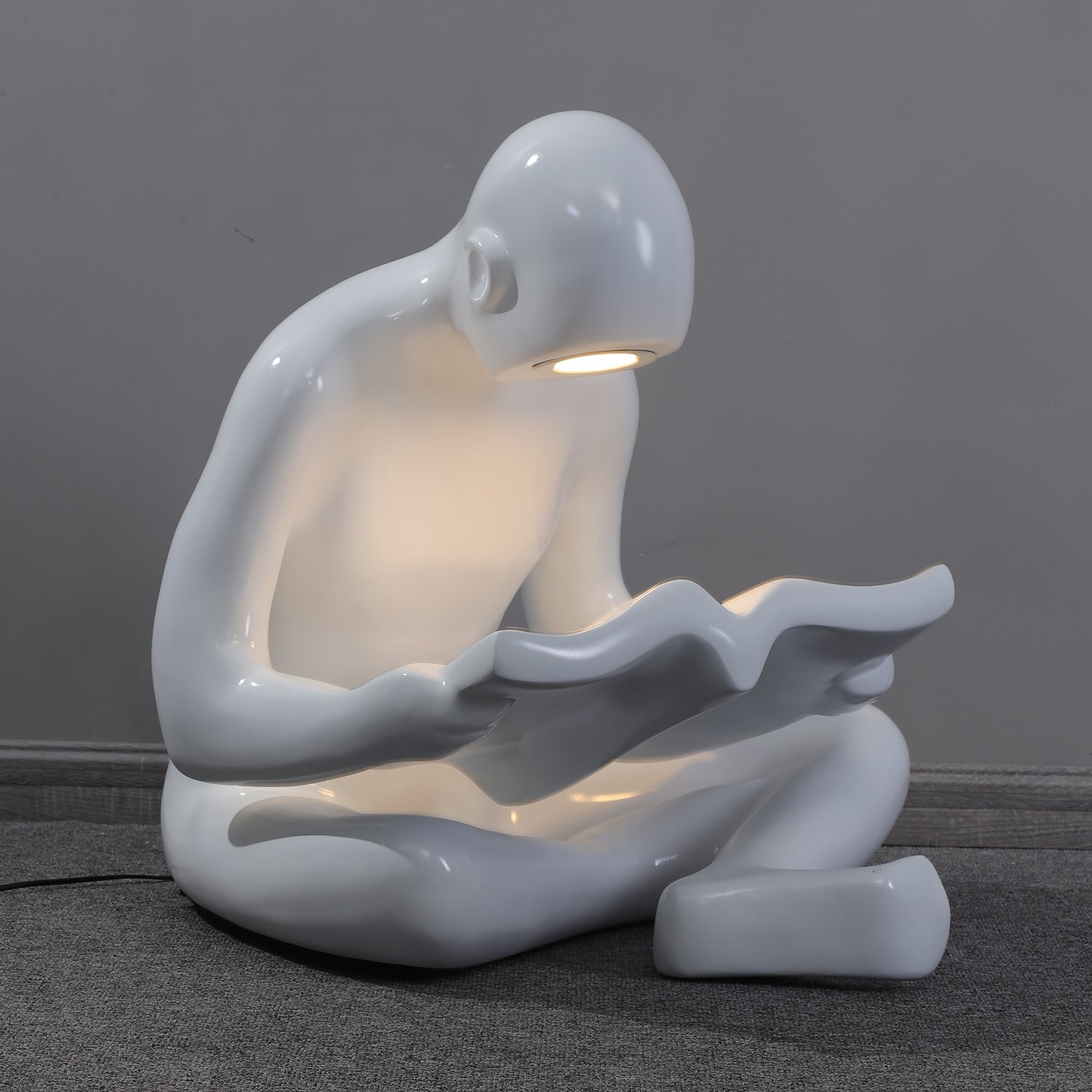 Ulvinion Reader Sculpture Table Lamp - Blowlighting
