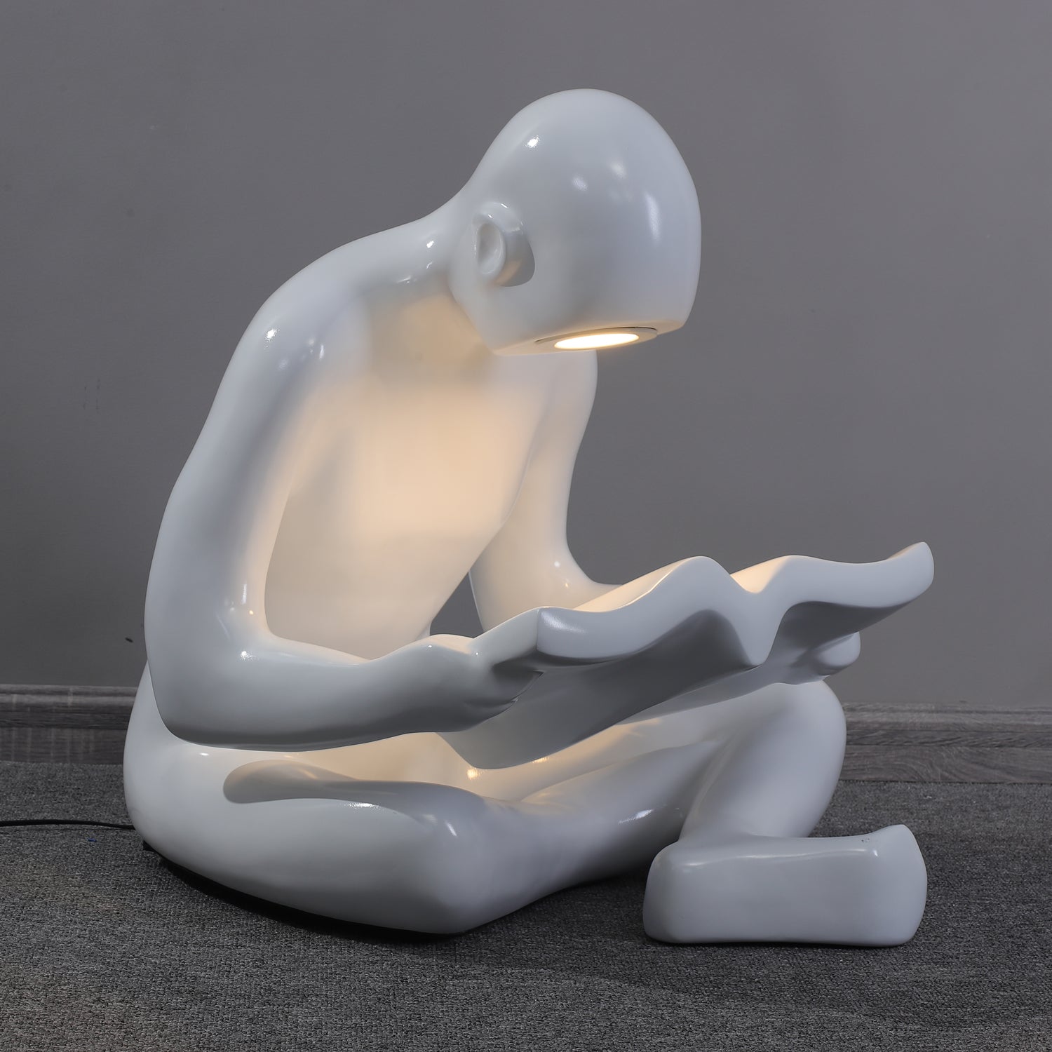 Ulvinion Reader Sculpture Table Lamp - Blowlighting