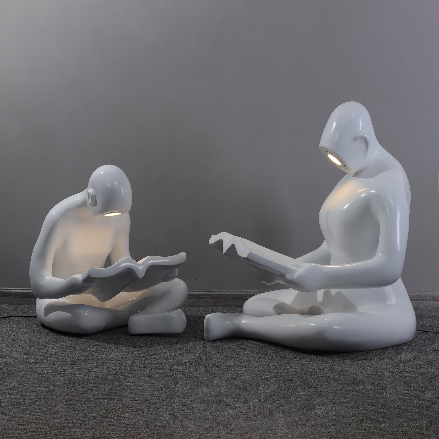 Ulvinion Reader Sculpture Table Lamp - Blowlighting