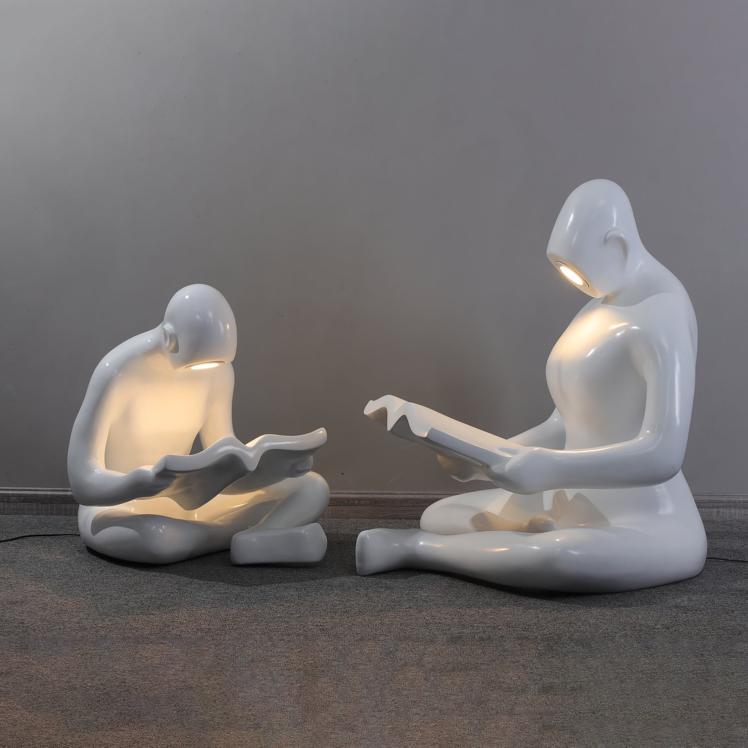 Ulvinion Reader Sculpture Table Lamp - Blowlighting