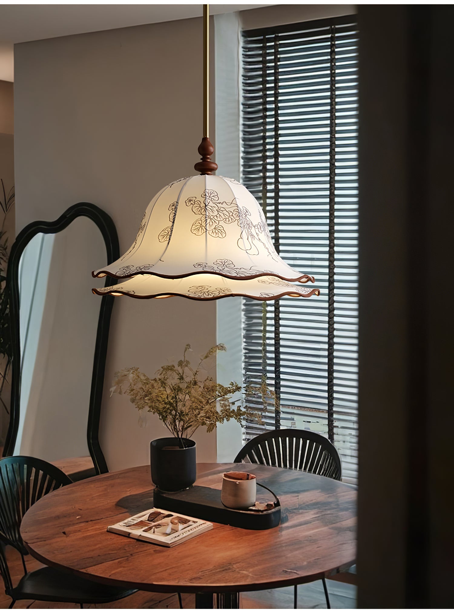 Ilsilis Traditional Elegance Floral Fabric Wood Pendant Lamp - Blowlighting