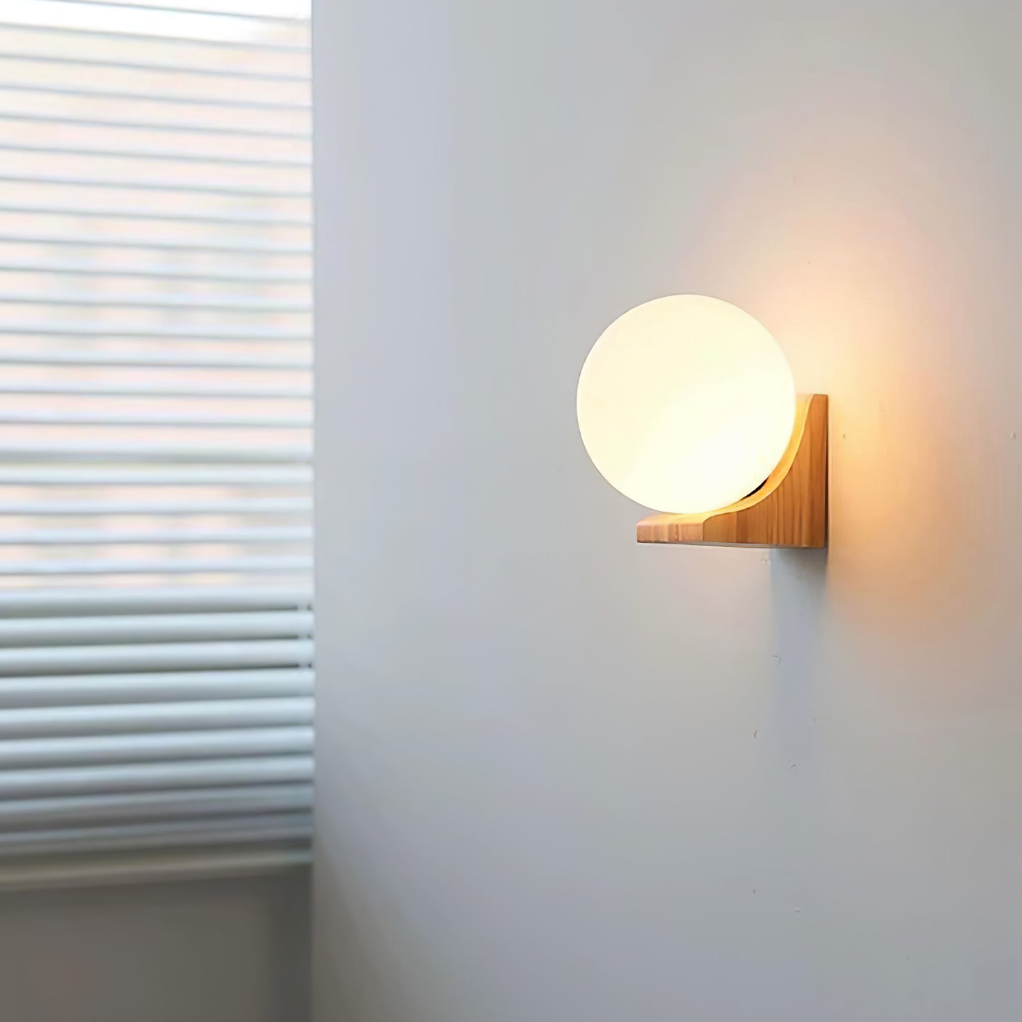 Evelyn Orb Wall Lamp - Blowlighting