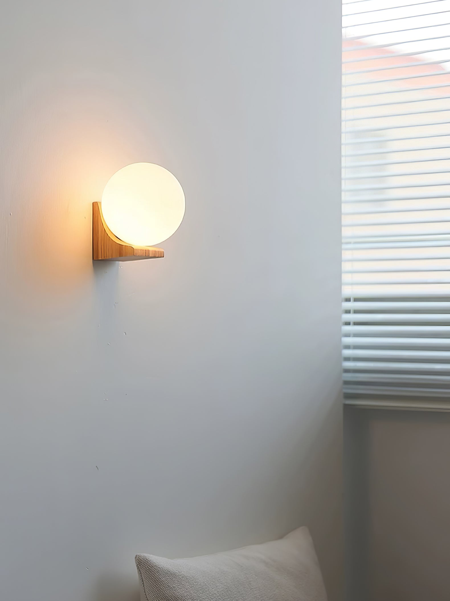 Evelyn Orb Wall Lamp - Blowlighting