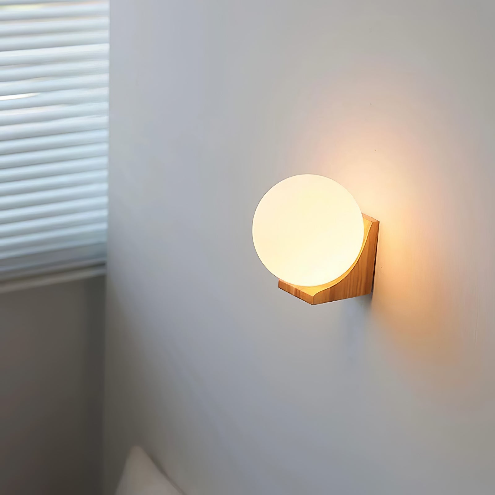 Evelyn Orb Wall Lamp - Blowlighting