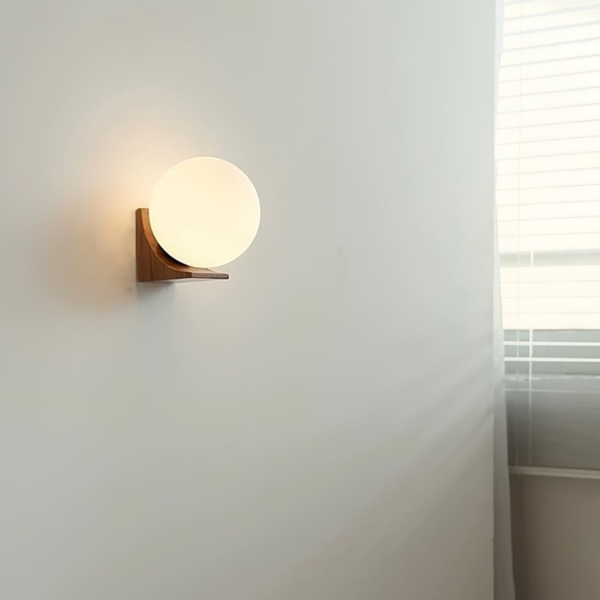 Evelyn Orb Wall Lamp - Blowlighting