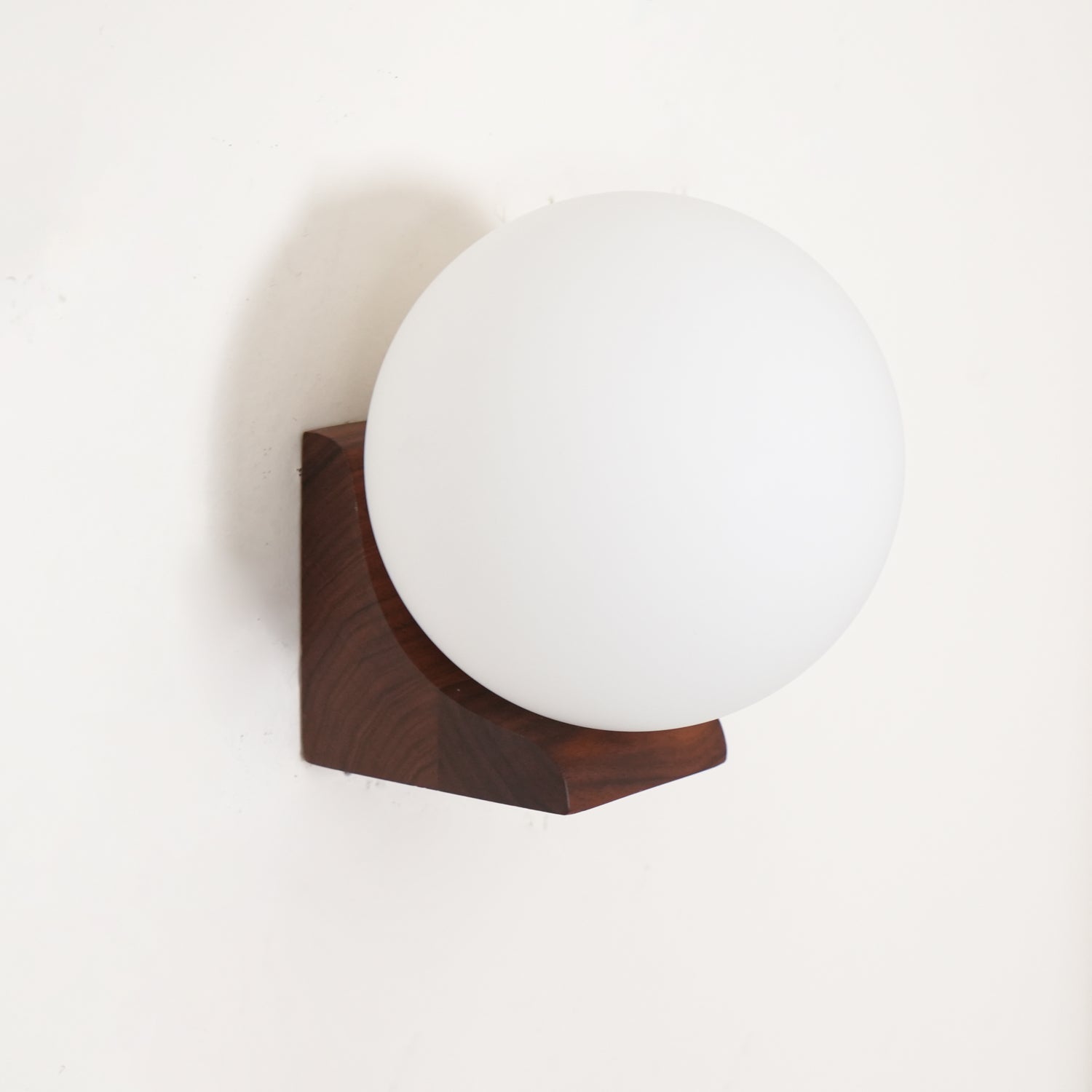 Evelyn Orb Wall Lamp - Blowlighting