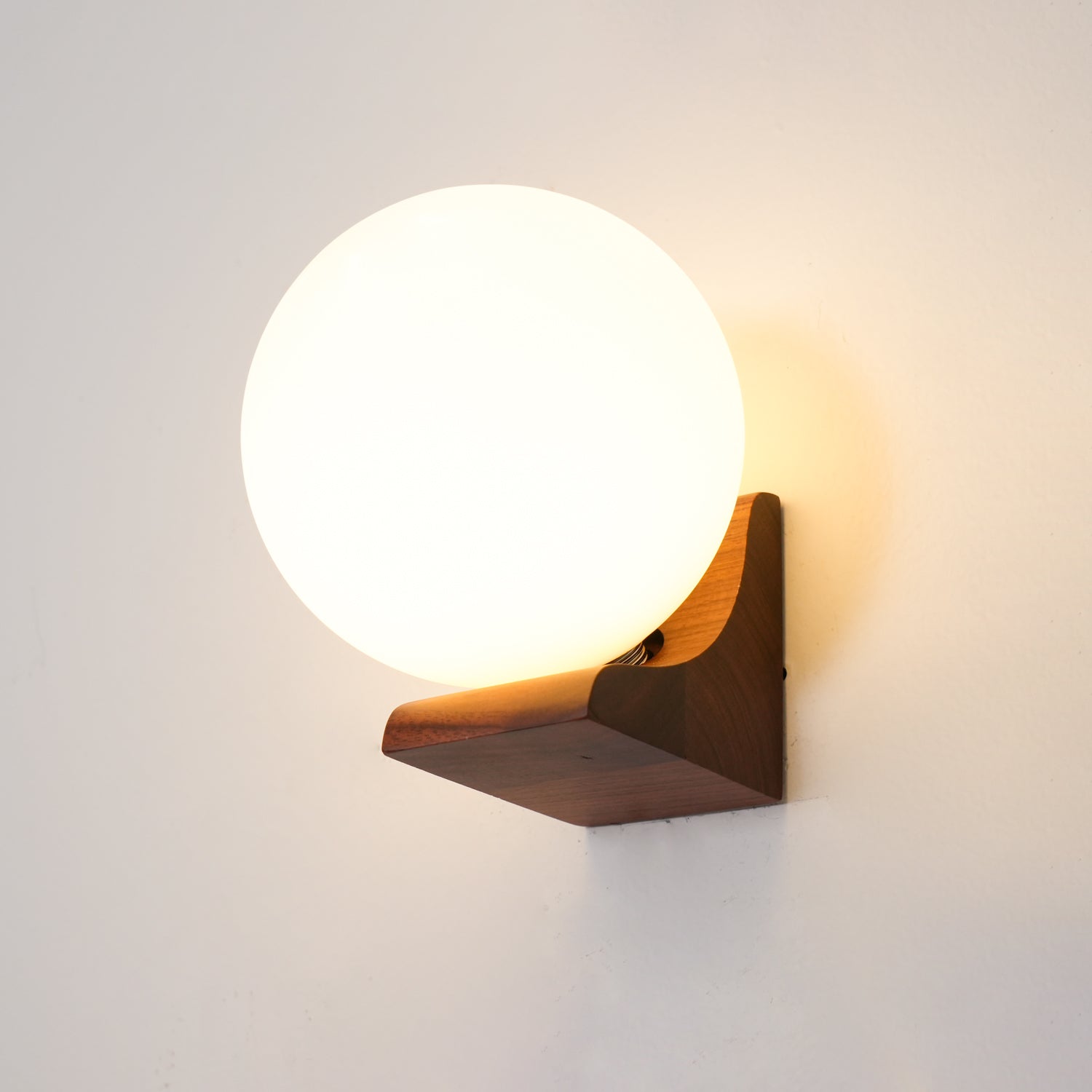 Evelyn Orb Wall Lamp - Blowlighting