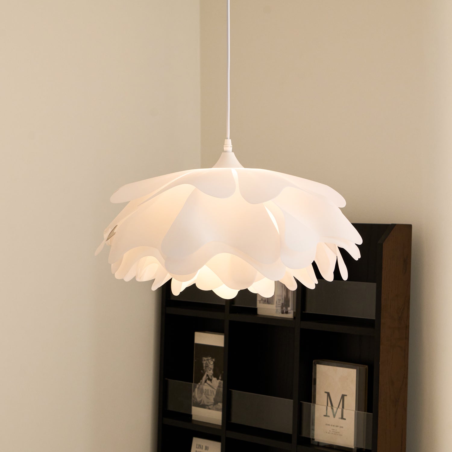 Flower Shaped White Pendant Lamp - Blowlighting