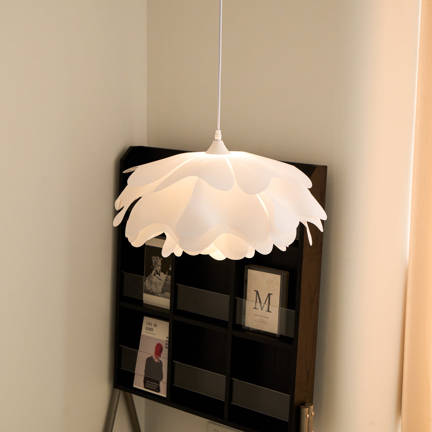 Flower Shaped White Pendant Lamp - Blowlighting