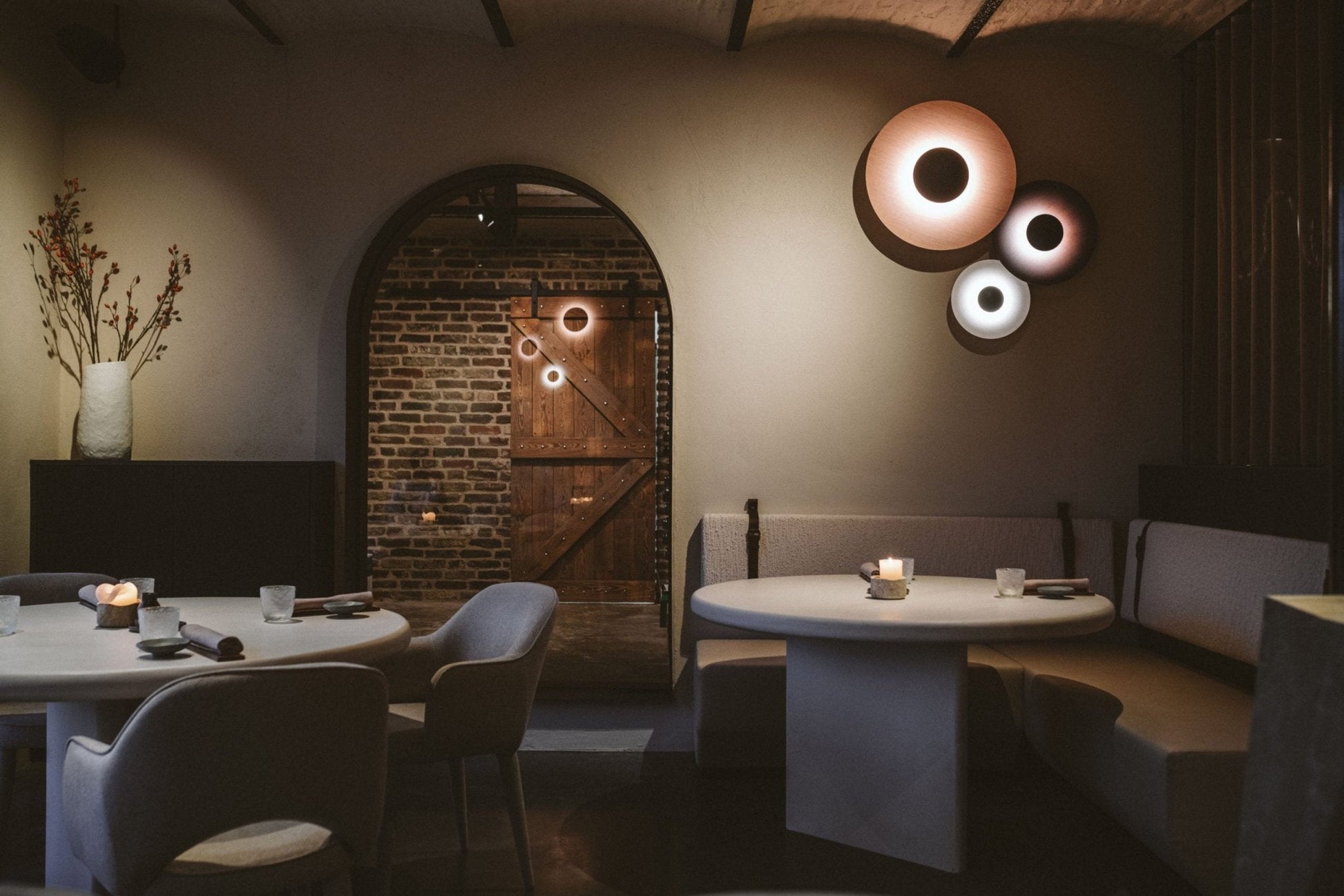 Ginger Modern Minimalist Round Metal Wall Lamp - Blowlighting