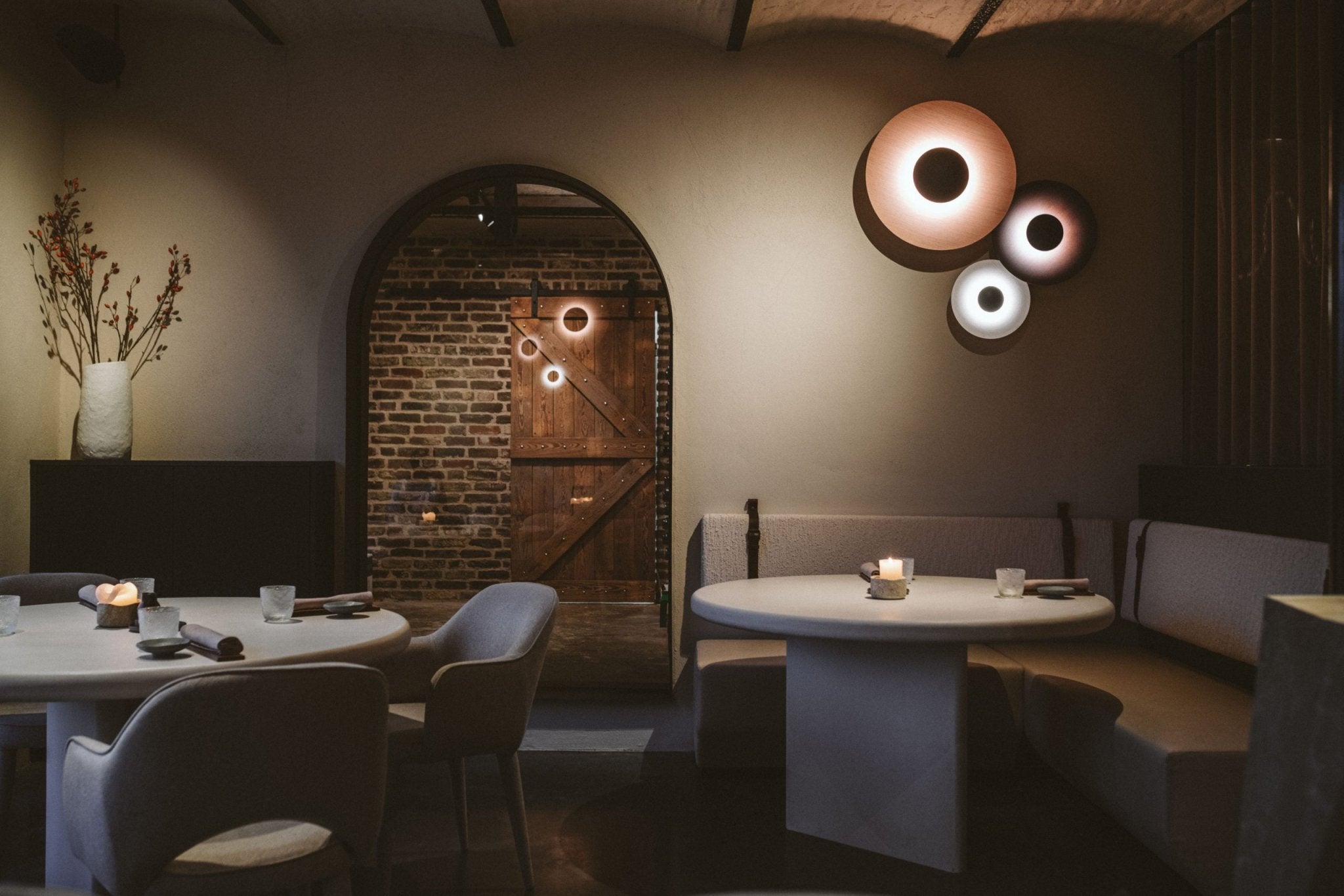 Ginger Modern Minimalist Round Metal Wall Lamp - Blowlighting