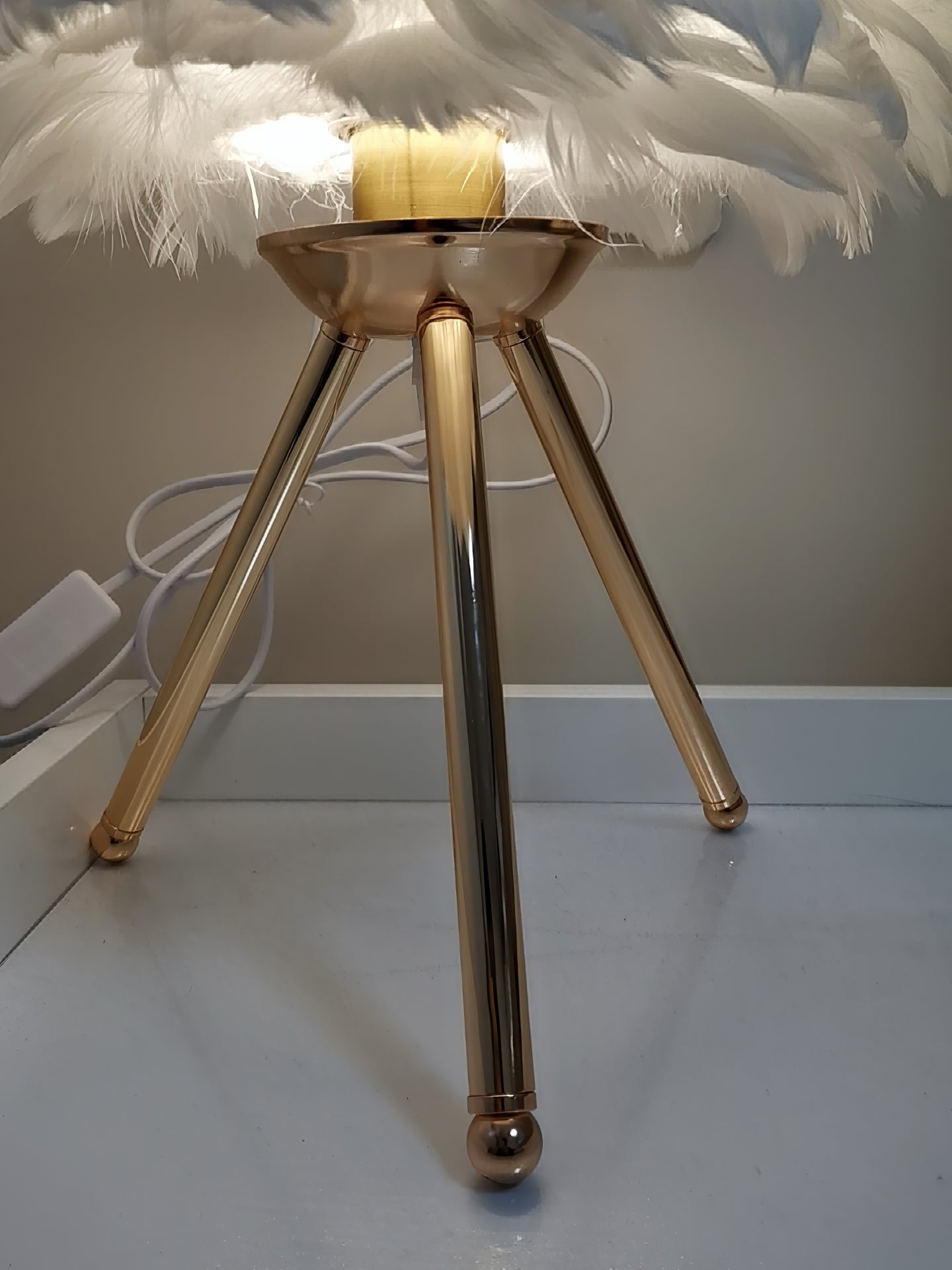 Goose Feather Table Lamp - Blowlighting